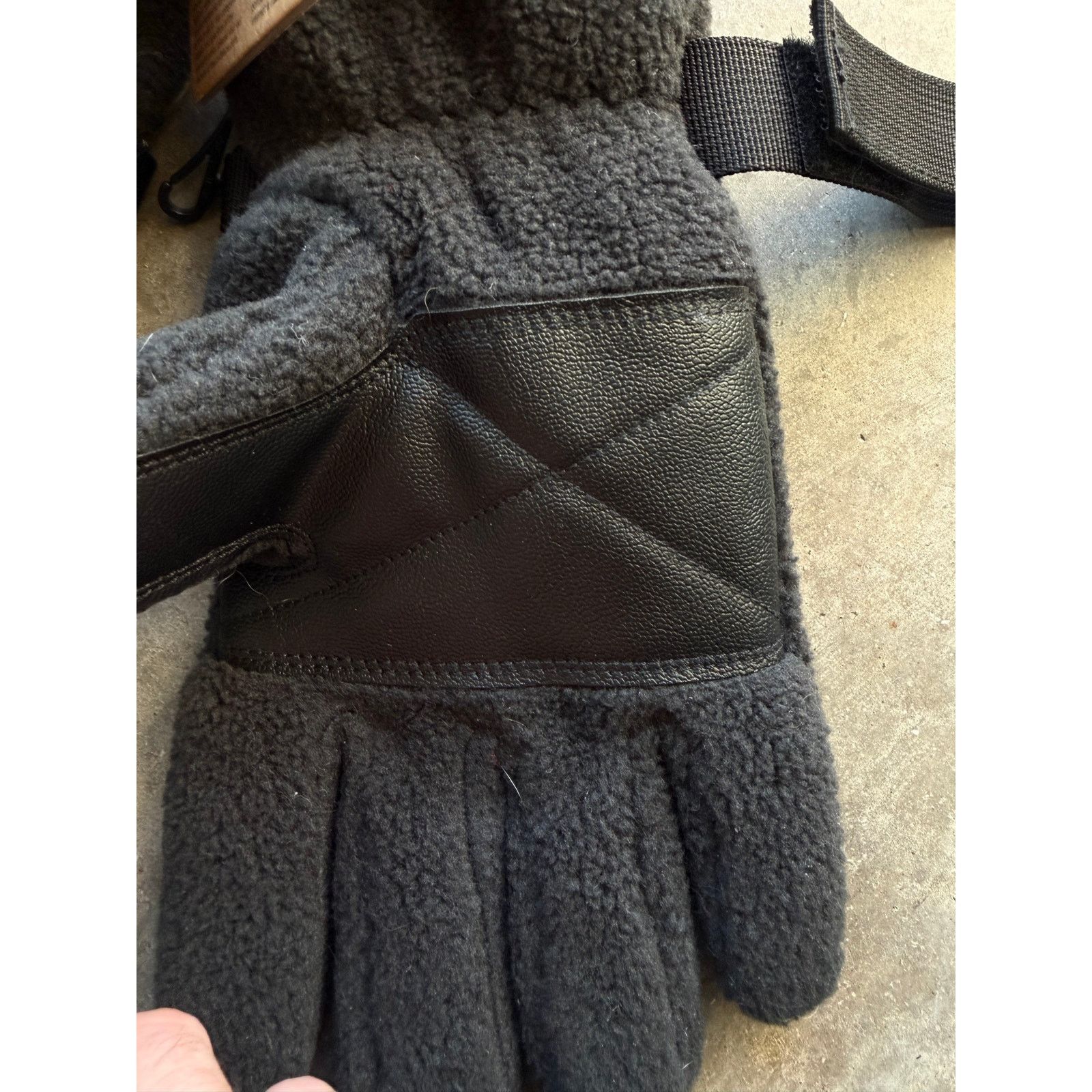 Supreme NWT Supreme x The North Face RTG Fleece Gloves Black Size ONE SIZE - 4 Thumbnail