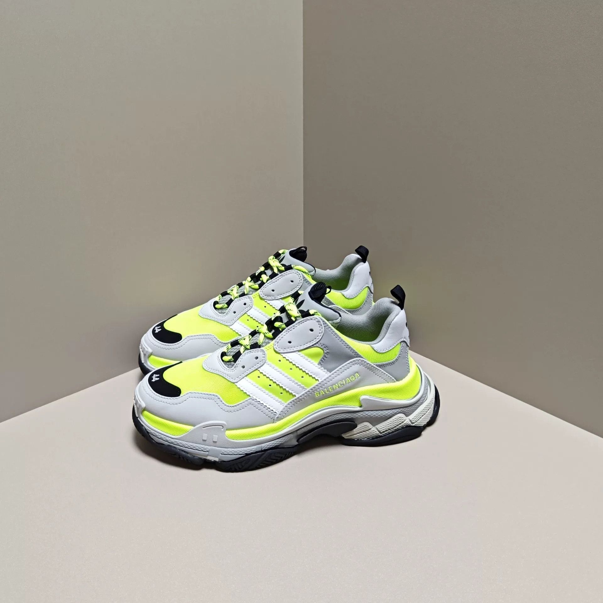 Balenciaga Balenciaga Collab Lowtop Sneakers 11 Men Size US 11 / EU 44 - 1 Thumbnail