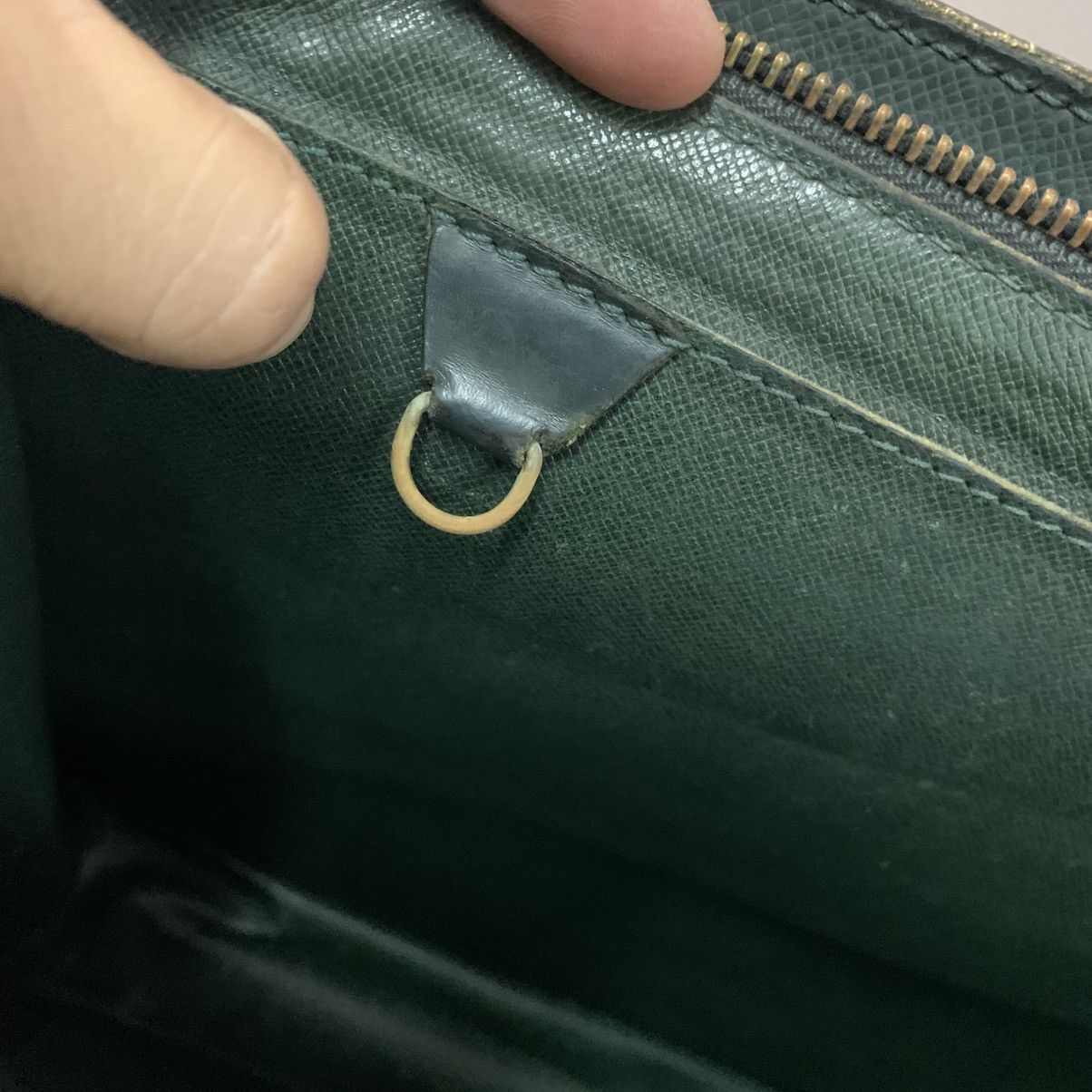 Louis Vuitton Louis Vuitton Taiga Green Briefcase Size ONE SIZE - 20 Thumbnail