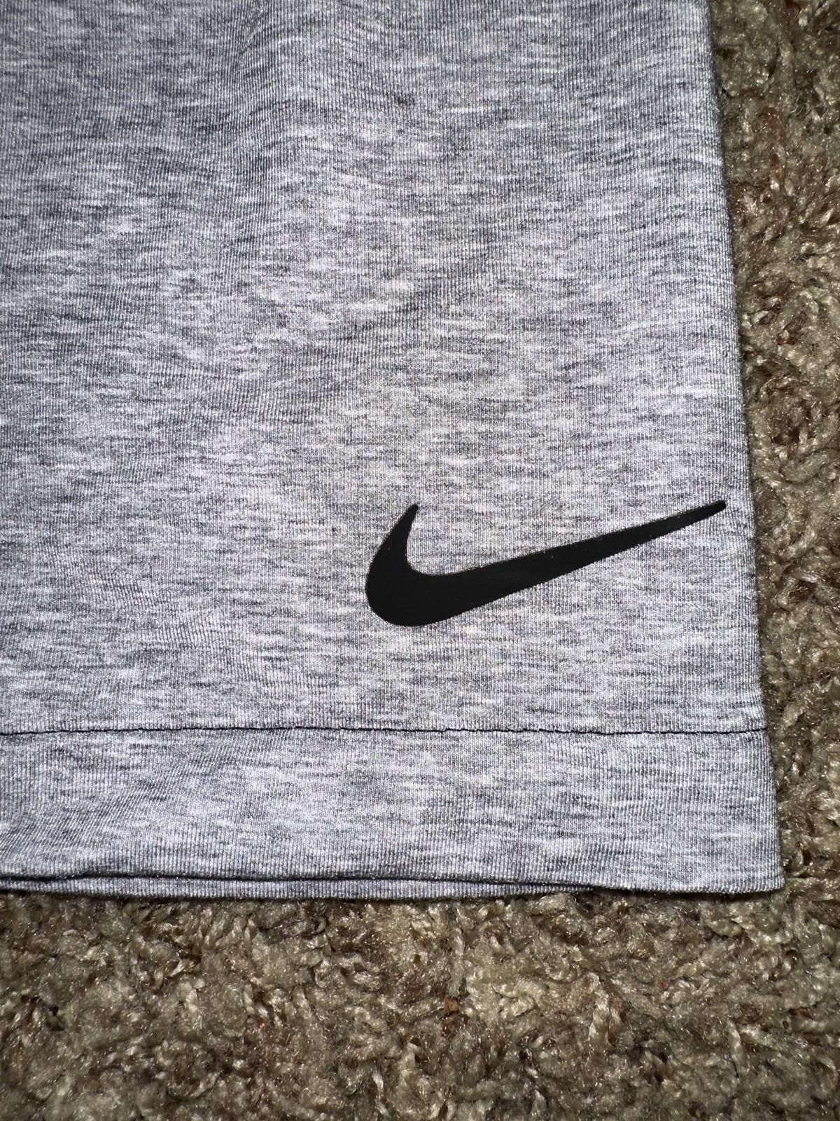 Nike Nike Dri-FIT Tour Men's Heathered Golf Grey Polo Size US L / EU 52-54 / 3 - 4 Thumbnail