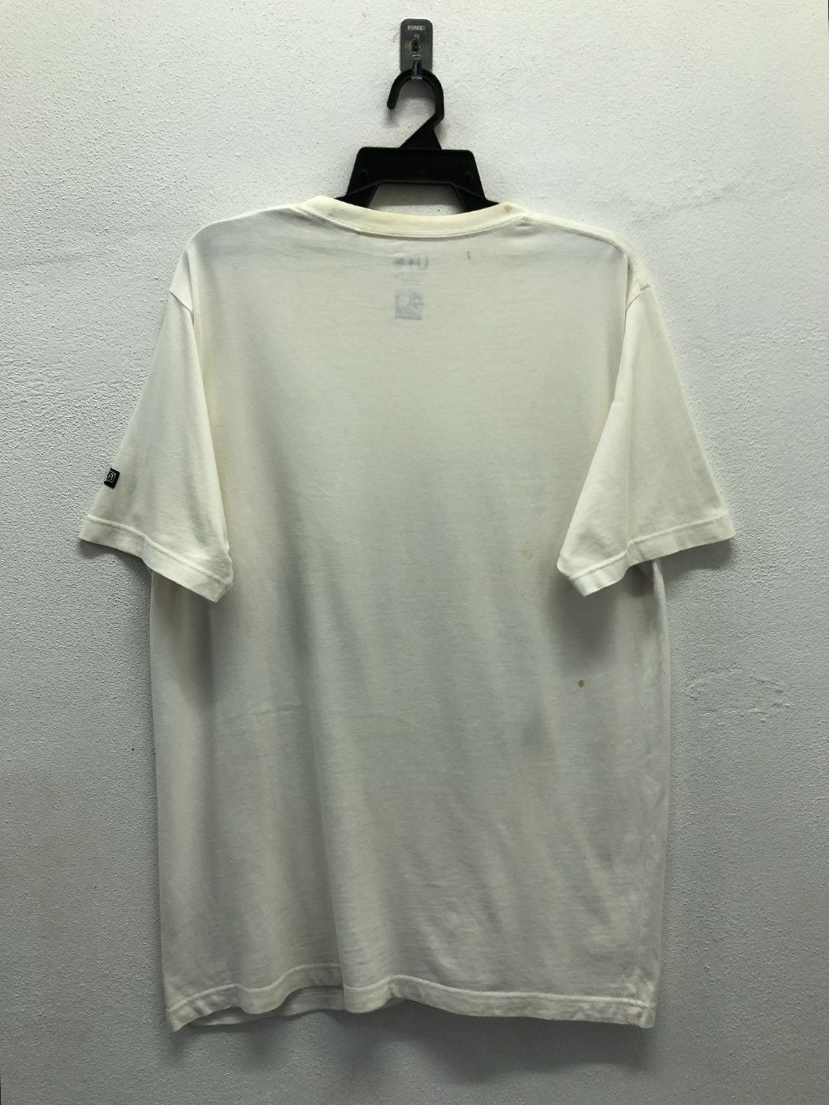 Uniqlo Uniqlo Bandai 40th Anniversary Gunpla RX-78-2 Gundam T-Shirt Size US XL / EU 56 / 4 - 2 Thumbnail