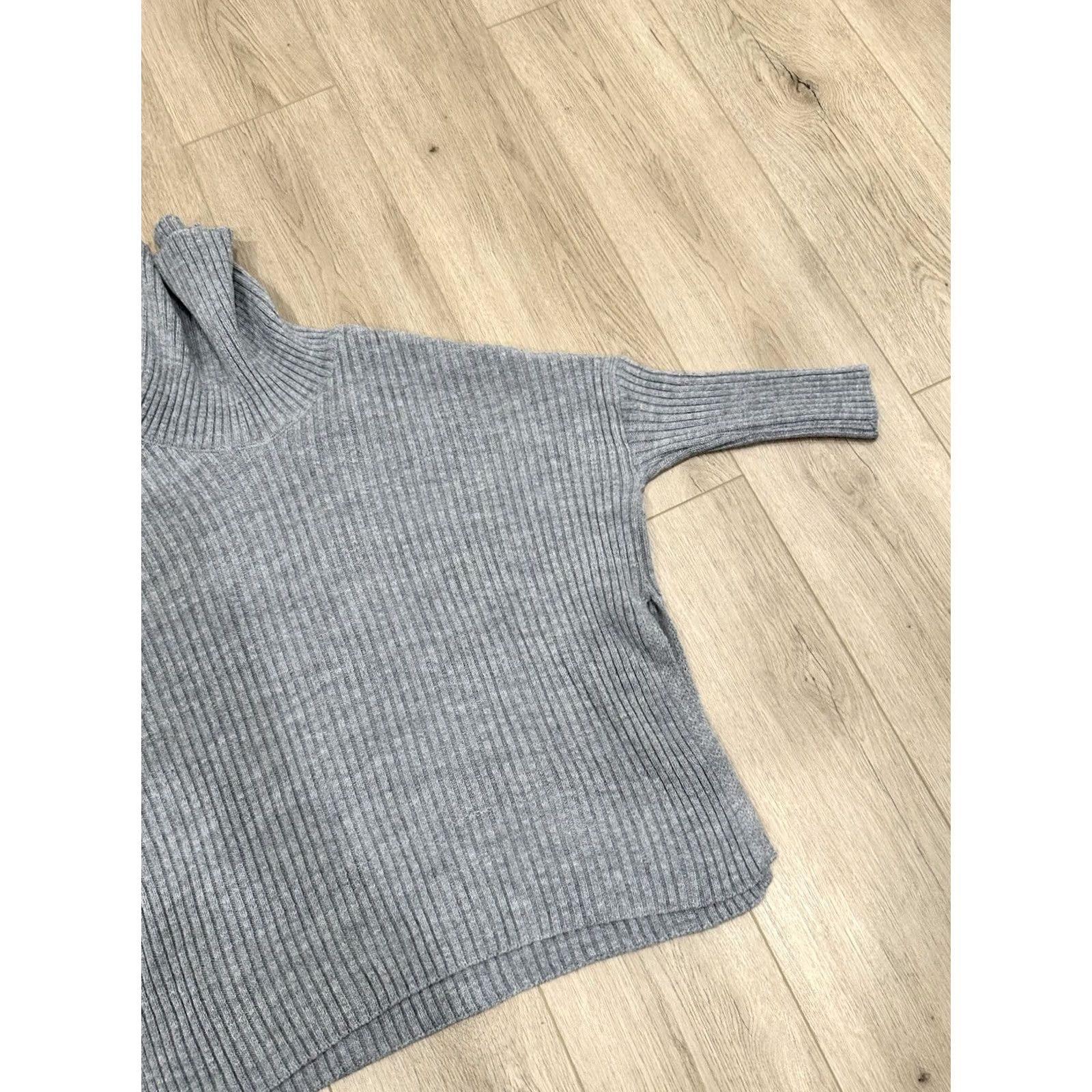 Vintage VINTAGE NWT MerSea New Yorker Ribbed Cowl Sweater Grey Cozy Chic One Size Size ONE SIZE - 2 Thumbnail