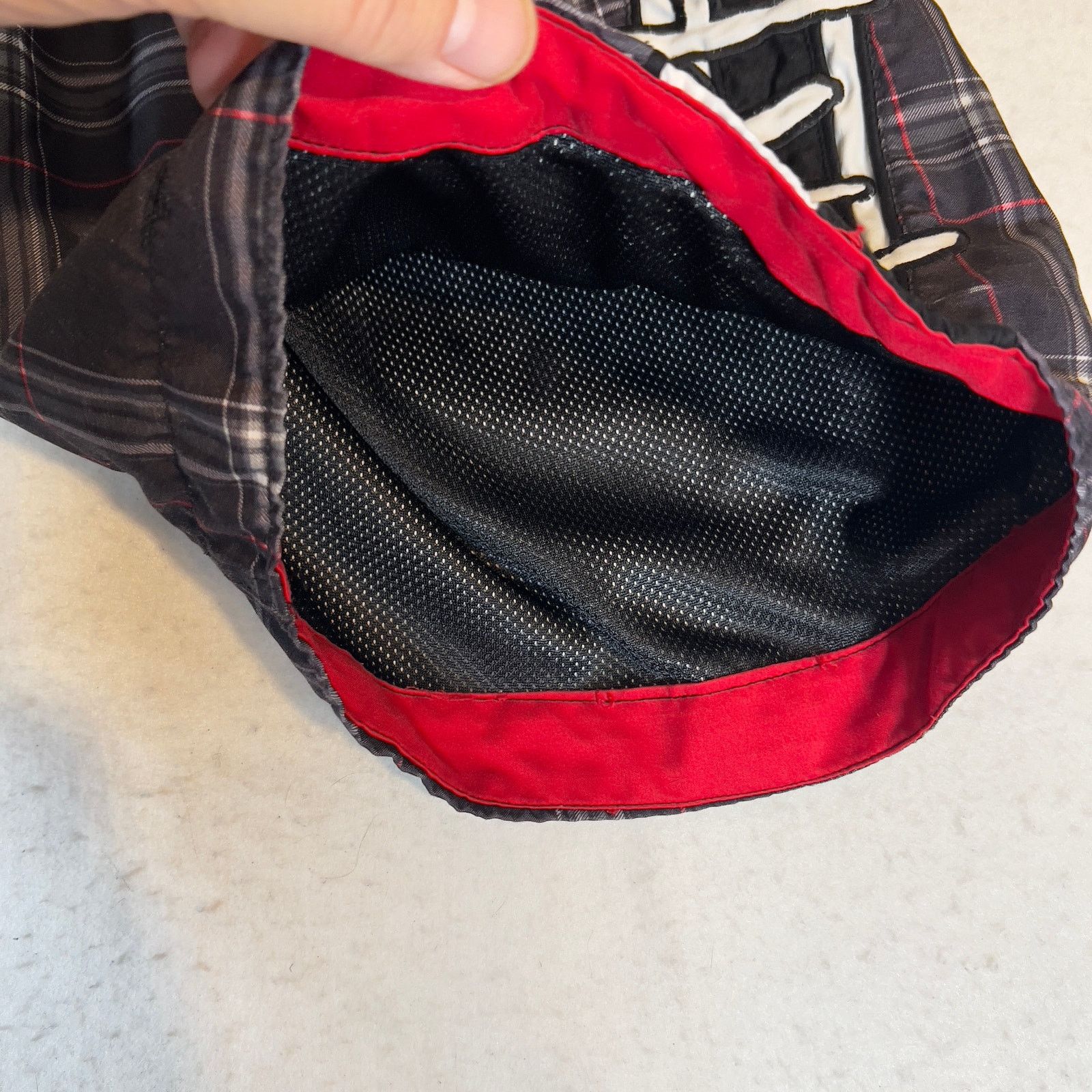 Aeropostale Aeropostale 1987 Swim Trunks Men 34W Black Red Plaid Pocket Size US 34 / EU 50 - 7 Thumbnail