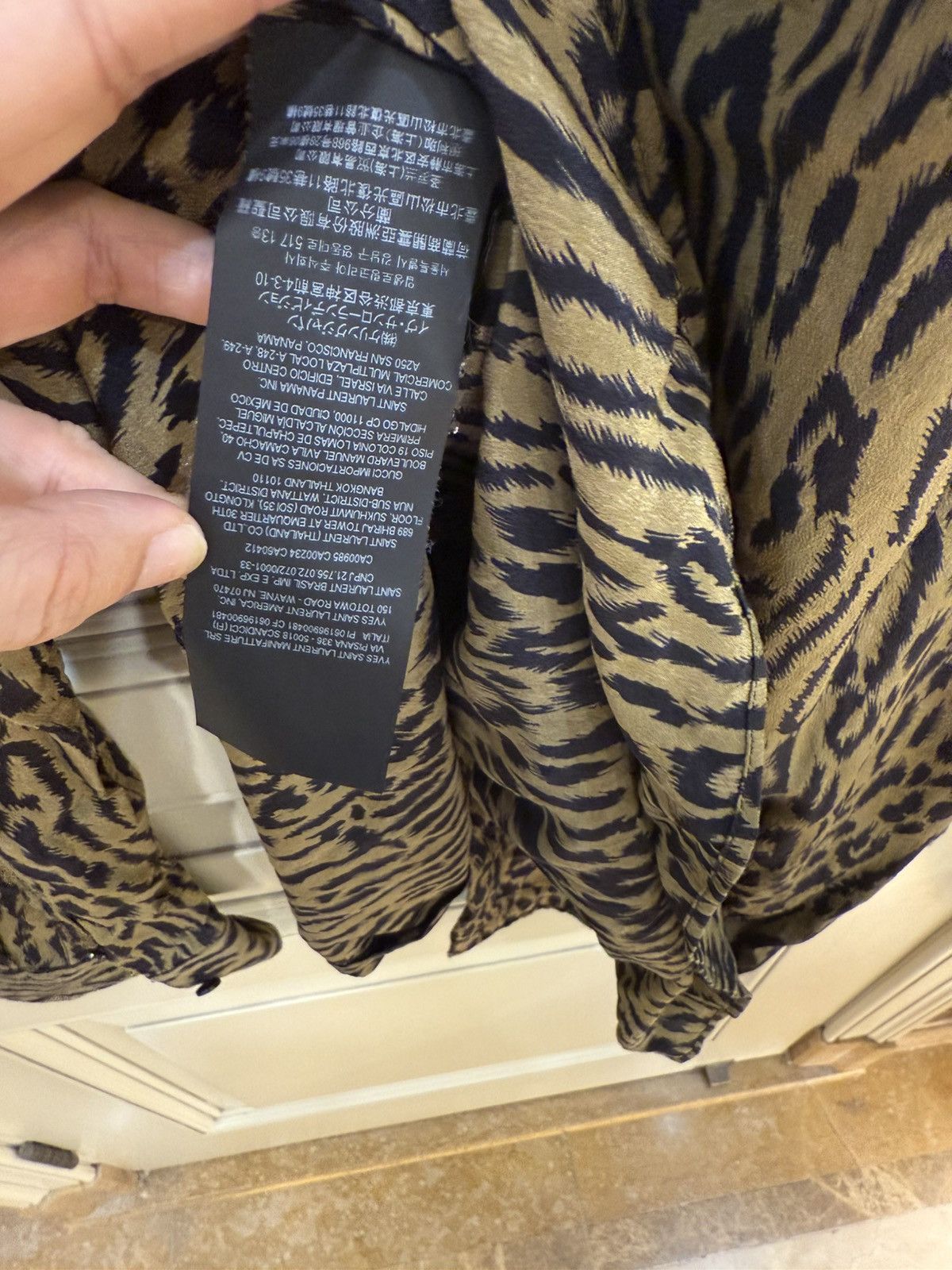 Saint Laurent Paris Leopard print silk shirt size 39 Size US M / EU 48-50 / 2 - 15 Thumbnail