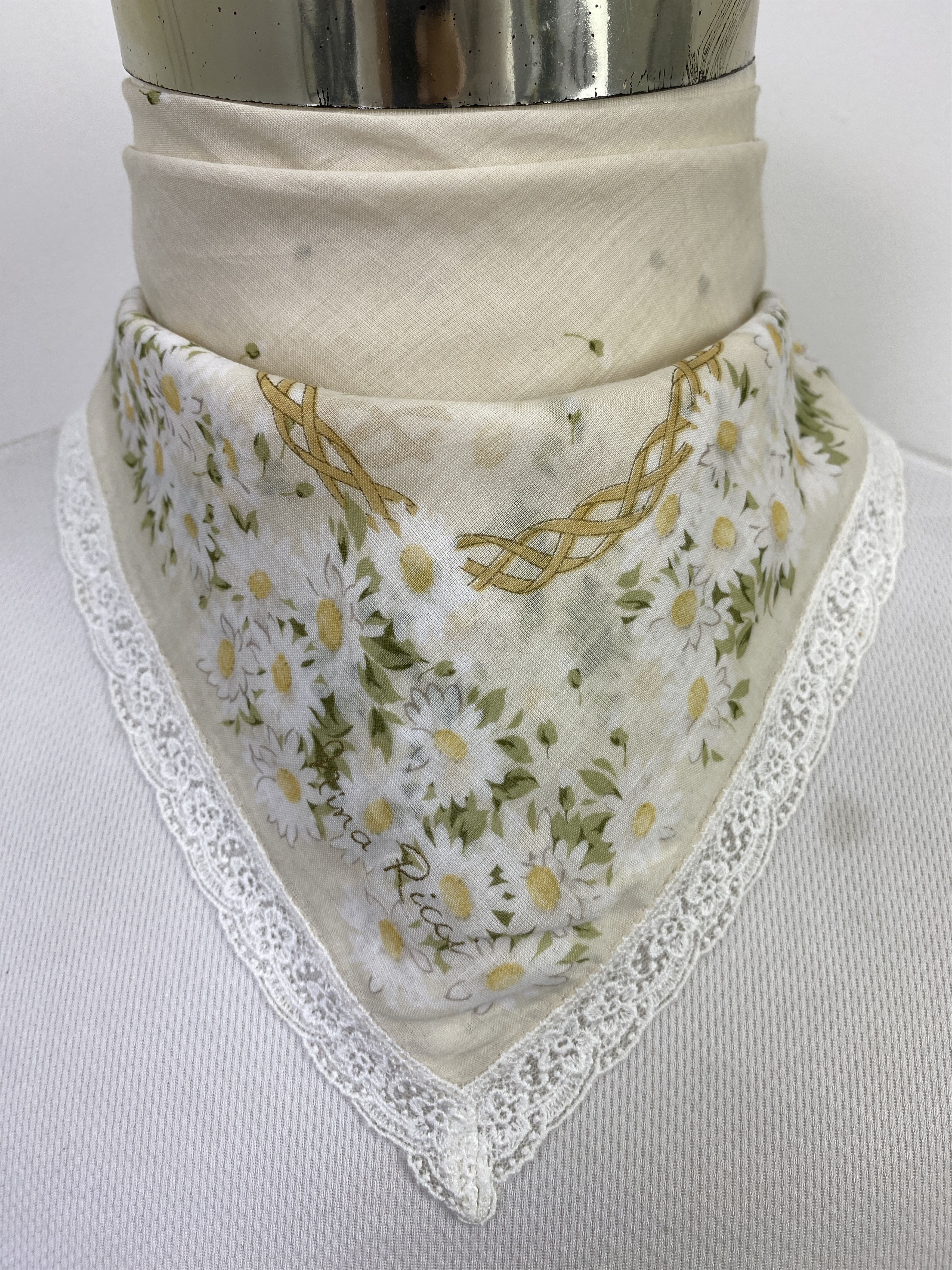 Vintage Nina Ricci Handkerchief / Neckerchief / Bandana KT0177 Size ONE SIZE - 1 Thumbnail