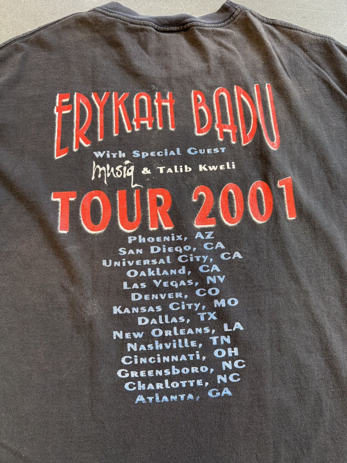 Other 2001 Vintage Erykah Badu Tour Tee Size US XL / EU 56 / 4 - 3 Thumbnail