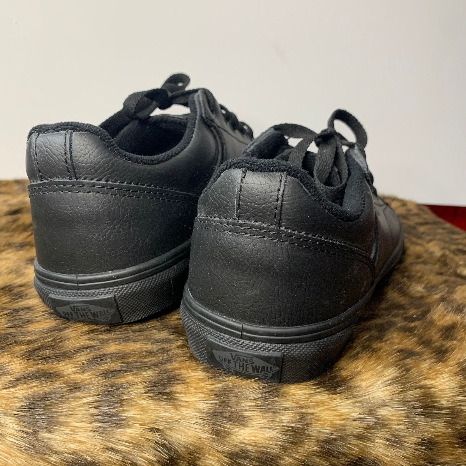 Vans VANS Black Shoes Size 5.5 Youth or 37 EUR Size US 5.5 / IT 35.5 - 6 Thumbnail