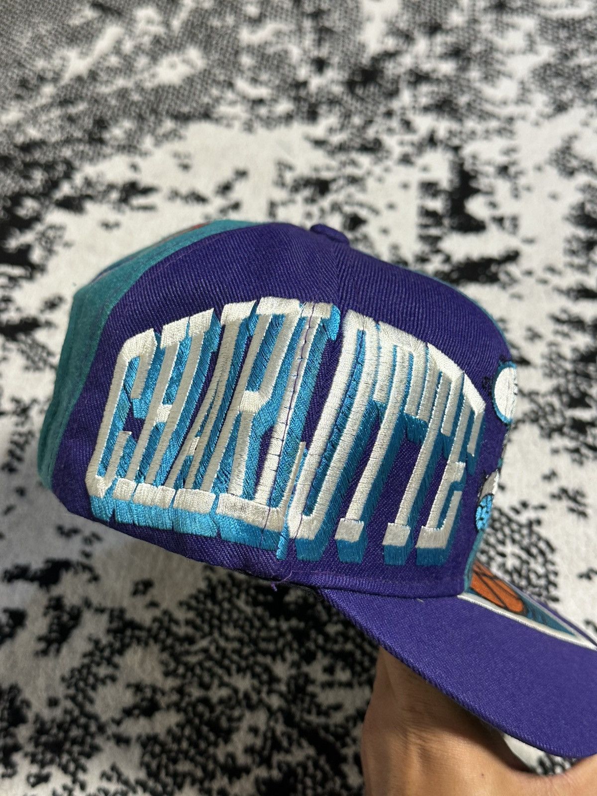 Vintage Vintage Charlotte Hornets 90s Colombian Hat Moster Logo Size ONE SIZE - 4 Thumbnail