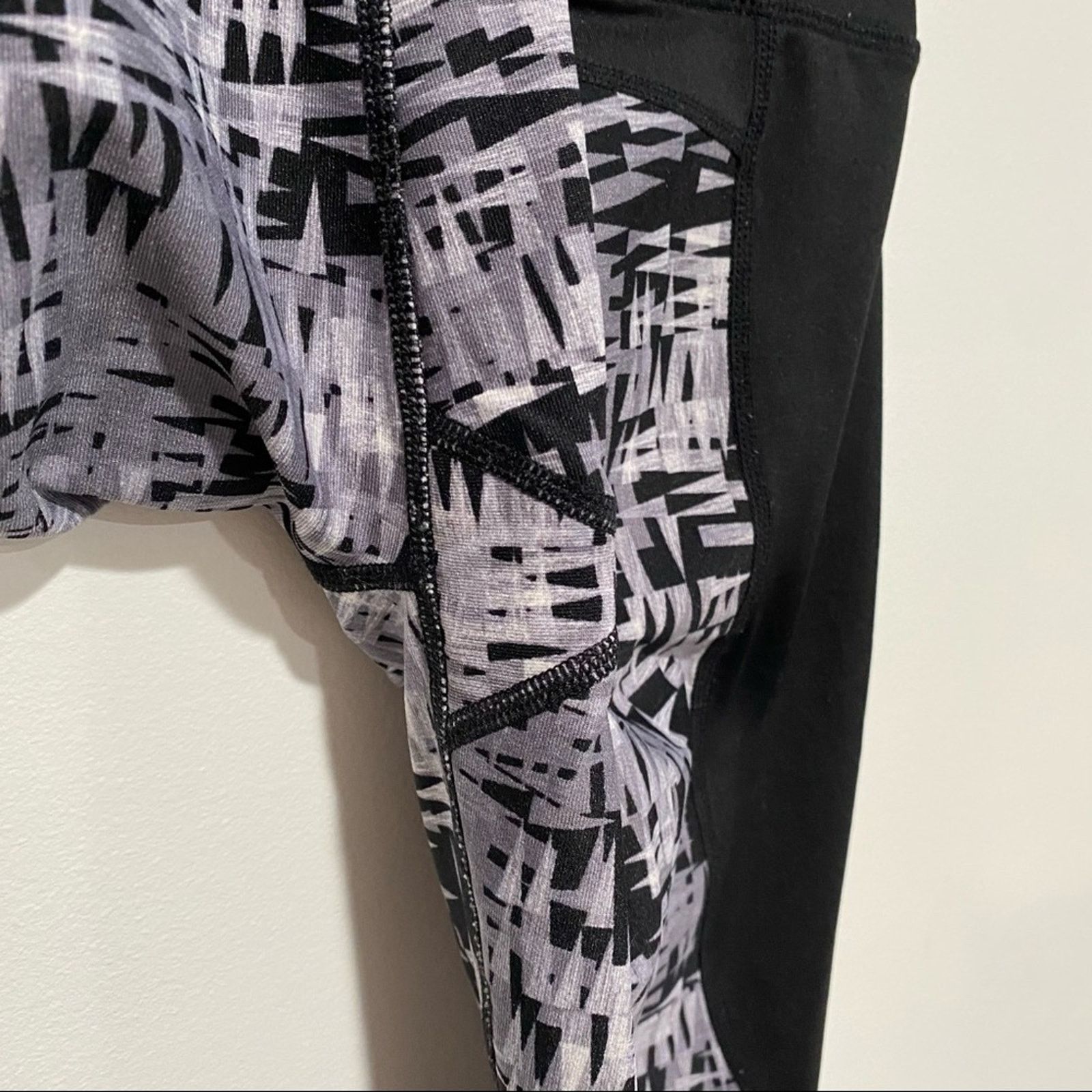 Lou & Grey Lou & Grey Black Gray Etchblock Patterned Leggings Size 27" / US 4 / IT 40 - 6 Thumbnail