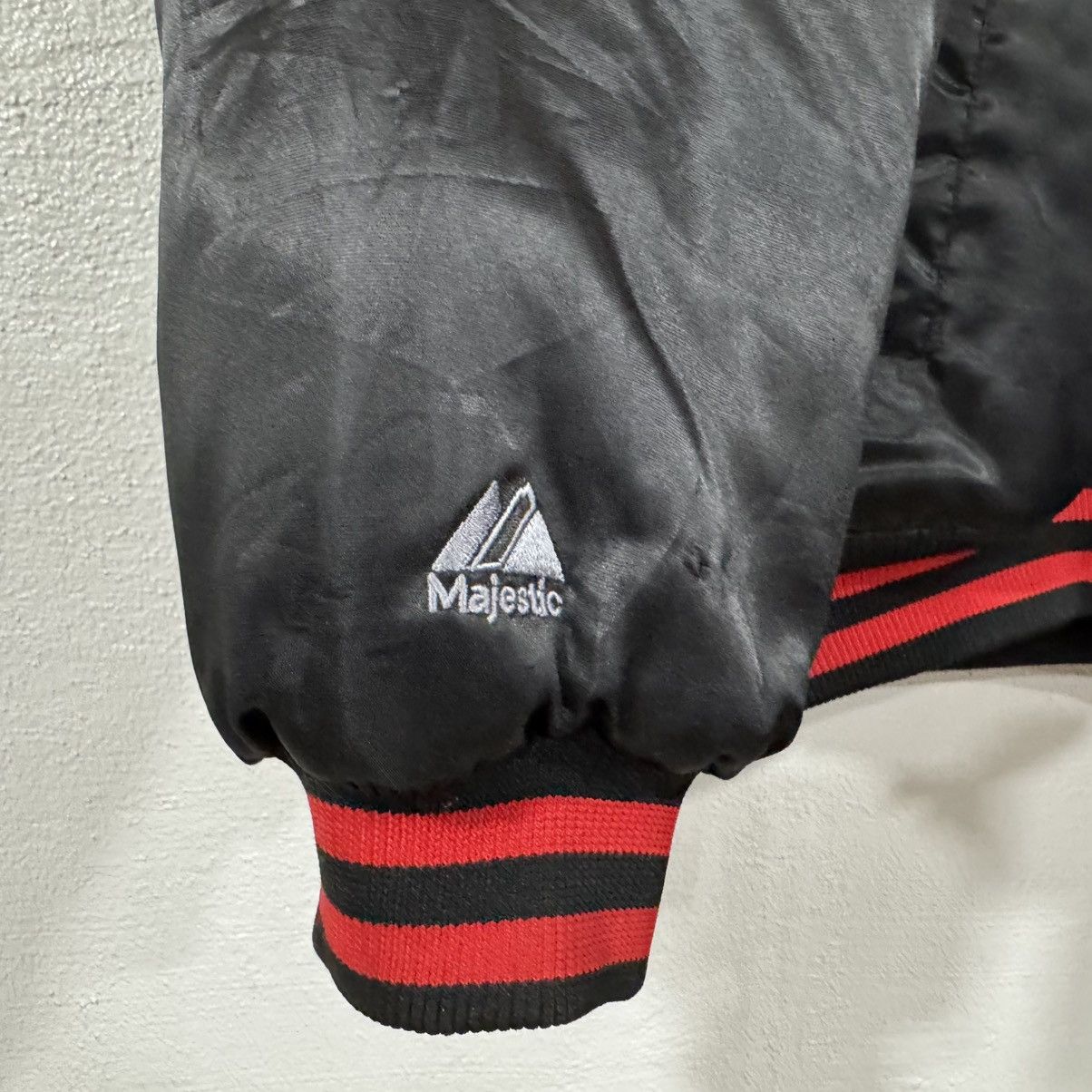 Majestic Vtg Chicago Bulls Satin Bomber Jacket Red Black Mens 2-3XL Size US XXL / EU 58 / 5 - 6 Thumbnail