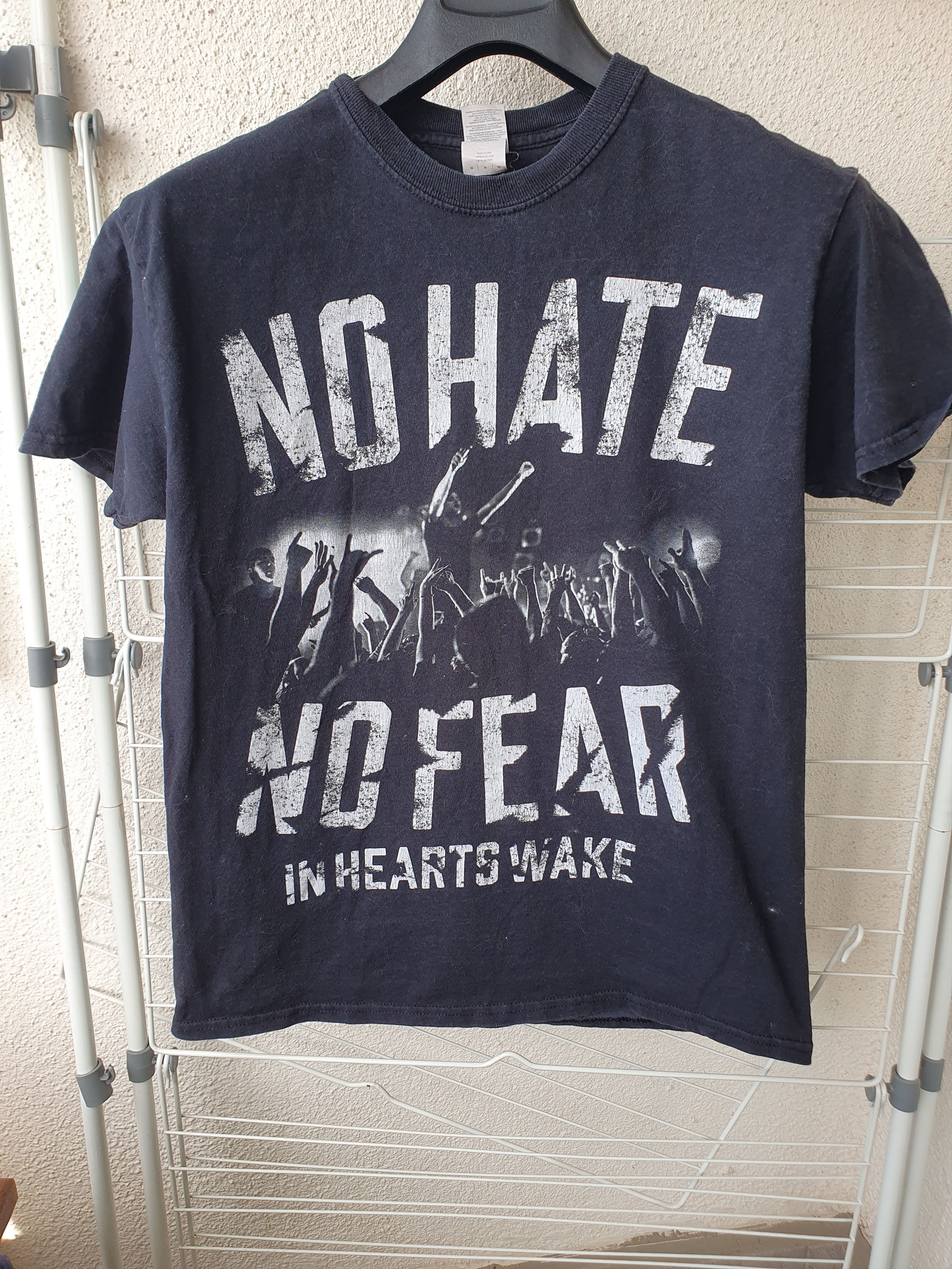 Band Tees In Hearts Wake No Hate No Fear Band T-shirt sz M Size US M / EU 48-50 / 2 - 1 Thumbnail