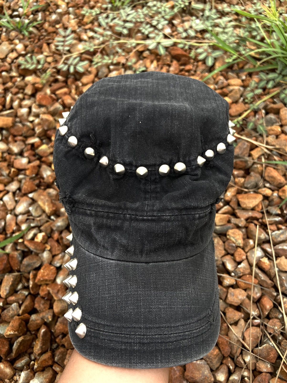 If Six Was Nine 2000s disteressed hat studded with thorns Size ONE SIZE - 5 Thumbnail