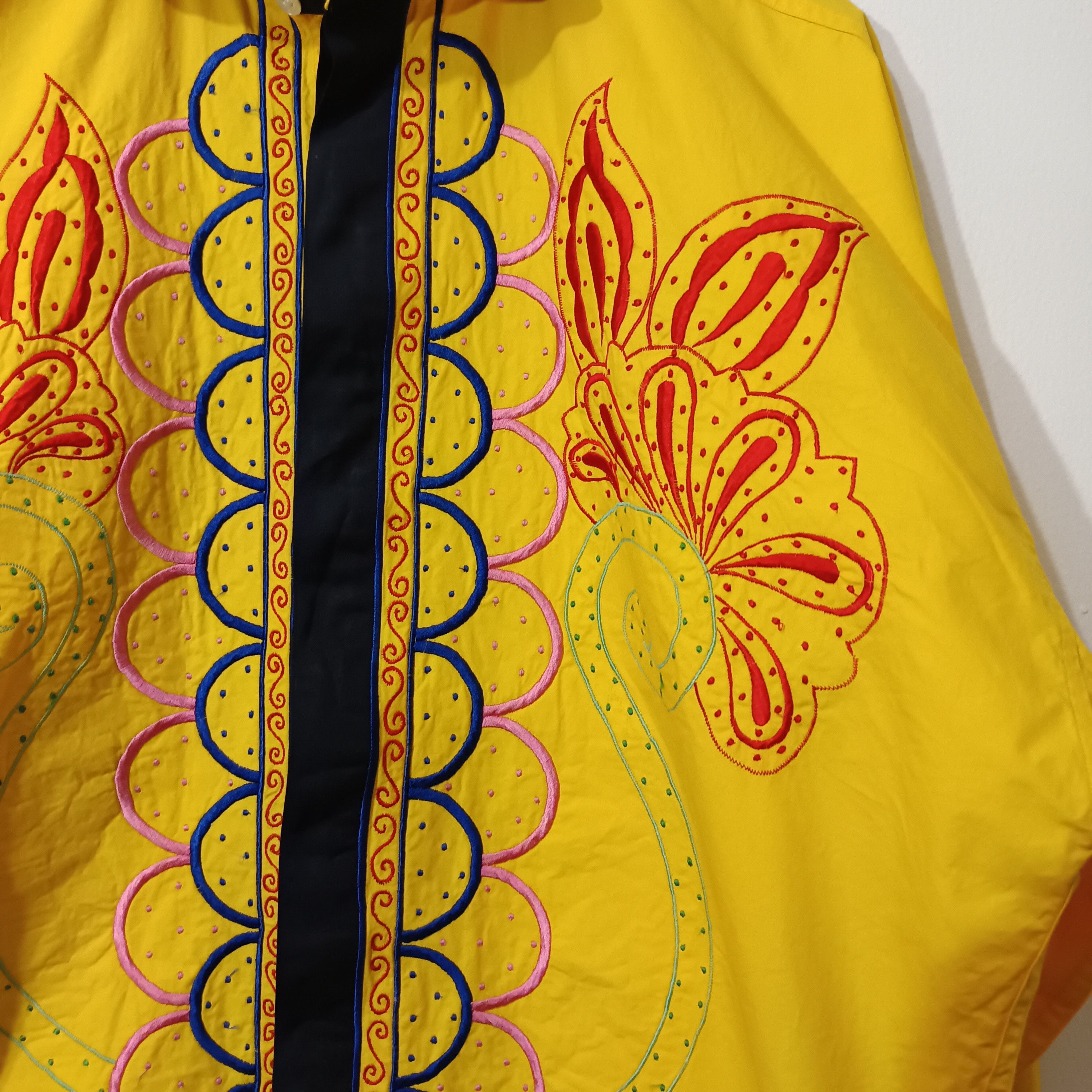 Versace Vintage Versace Via Spiga Embroidered Yellow Shirt Size US XL / EU 56 / 4 - 3 Thumbnail