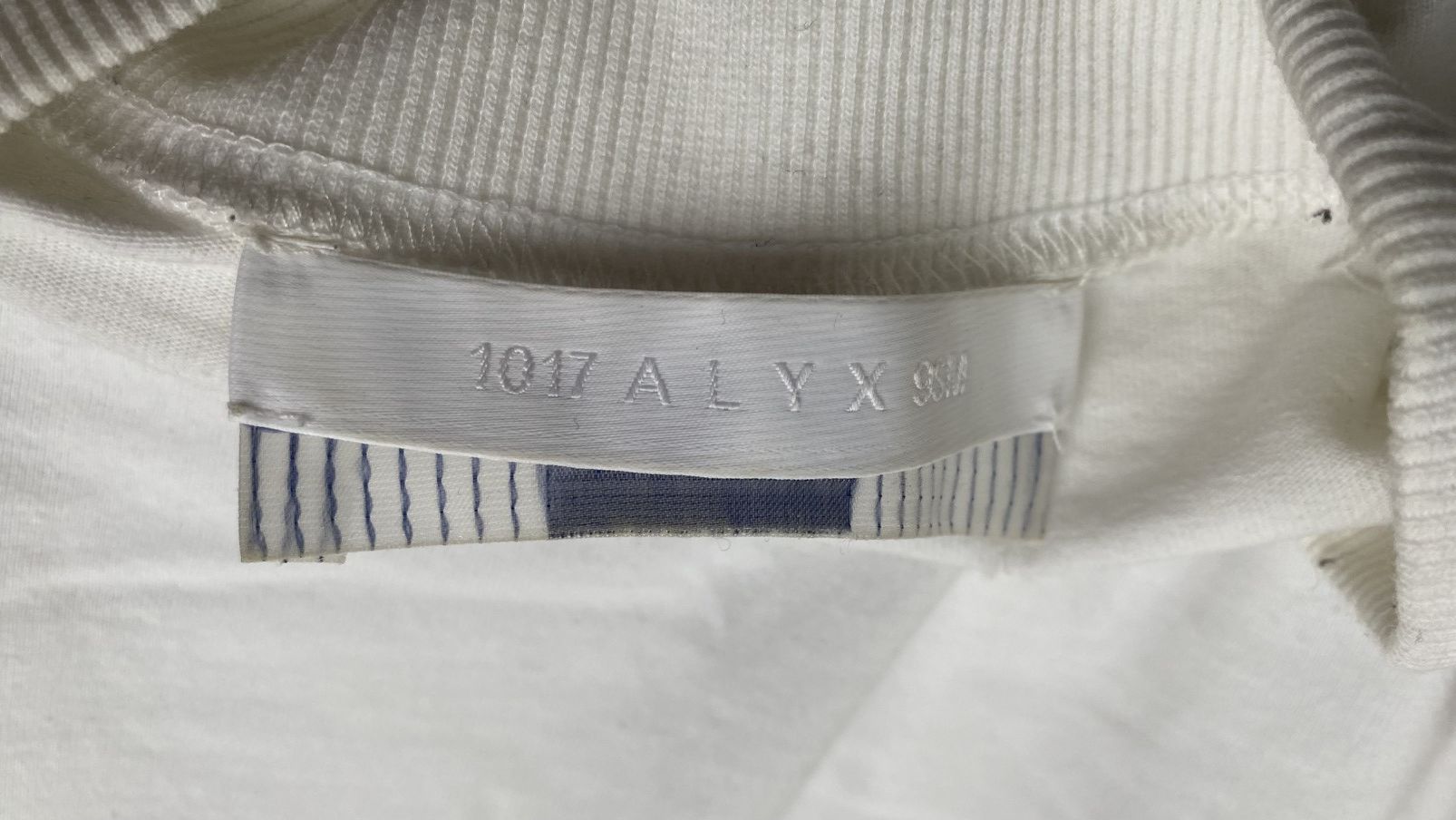 1017 ALYX 9SM 1017 ALYX 9SM Longsleeve White Size Medium Size US M / EU 48-50 / 2 - 4 Thumbnail
