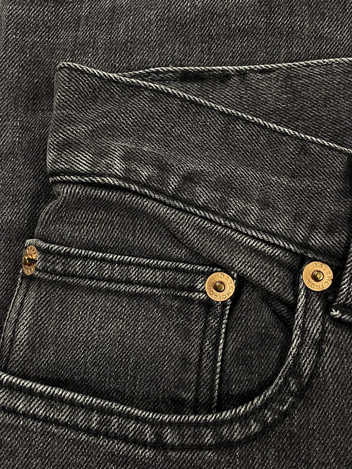 Balenciaga 2017 BALENCIAGA ARCHETYPE DISTRESSED DARK GREY JEANS Size 26" / US 2 / IT 38 - 6 Thumbnail