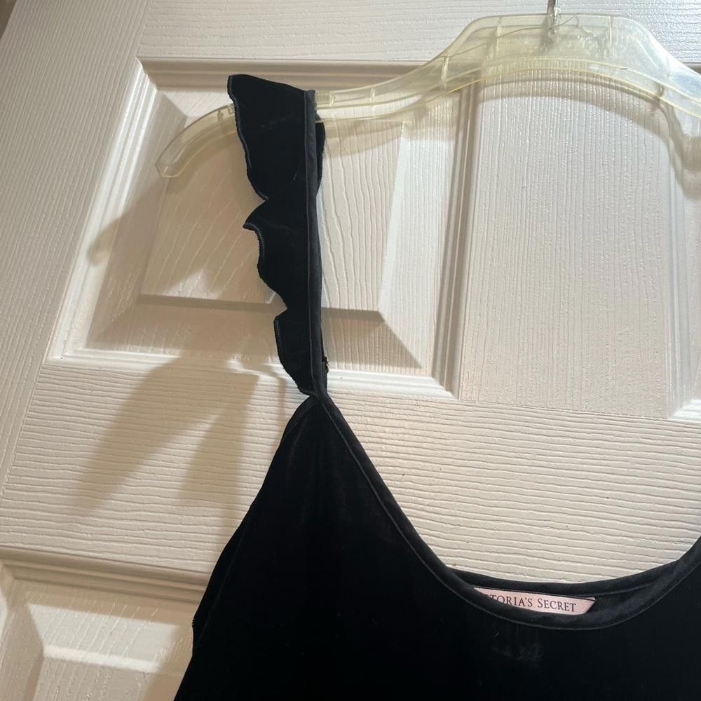 Designer Victoria's Secret Lingerie Top Black Velvet Ruffle Cami Size M / US 6-8 / IT 42-44 - 2 Thumbnail