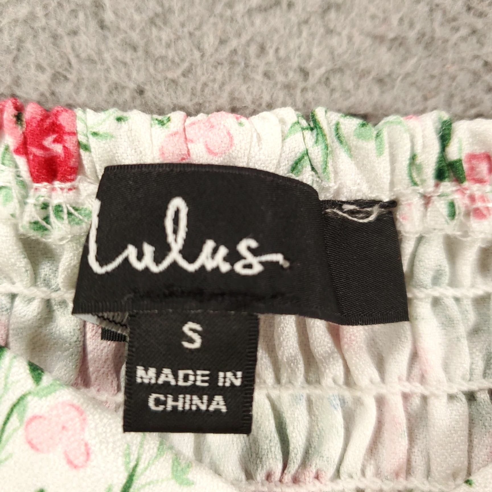 Lulus Lulus Crop Top Womens Small White Red Roses Puff Sleeve Smocked Cute Factor Size S / US 4 / IT 40 - 5 Thumbnail