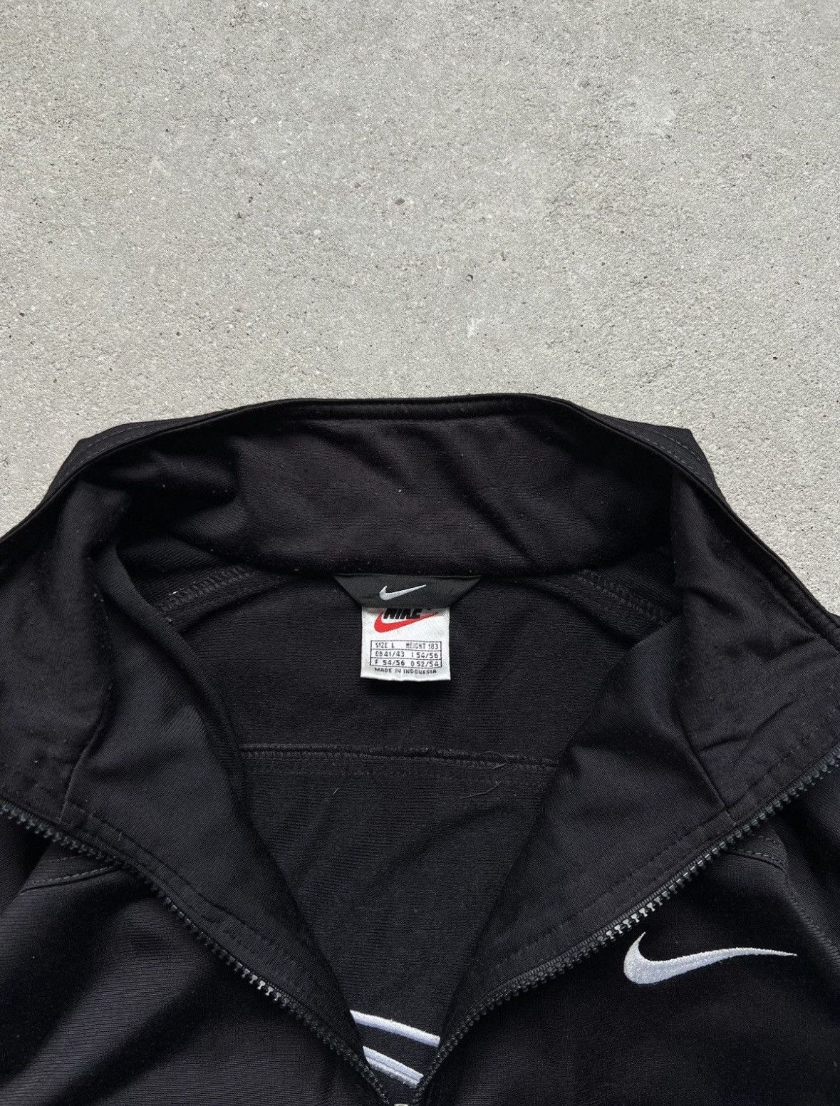 Nike Vintage Nike Zip Sweatshirt Size US L / EU 52-54 / 3 - 6 Thumbnail
