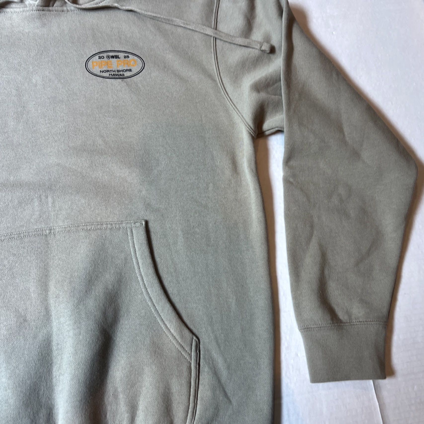 Vissla Vissla Hoodie Mens M Beige Graphic Print Logo Surfer Hooded Pullover All Seasons Beach Surf 2025 Pipe Pro WSL North Shore Hawaii New Size US M / EU 48-50 / 2 - 4 Thumbnail