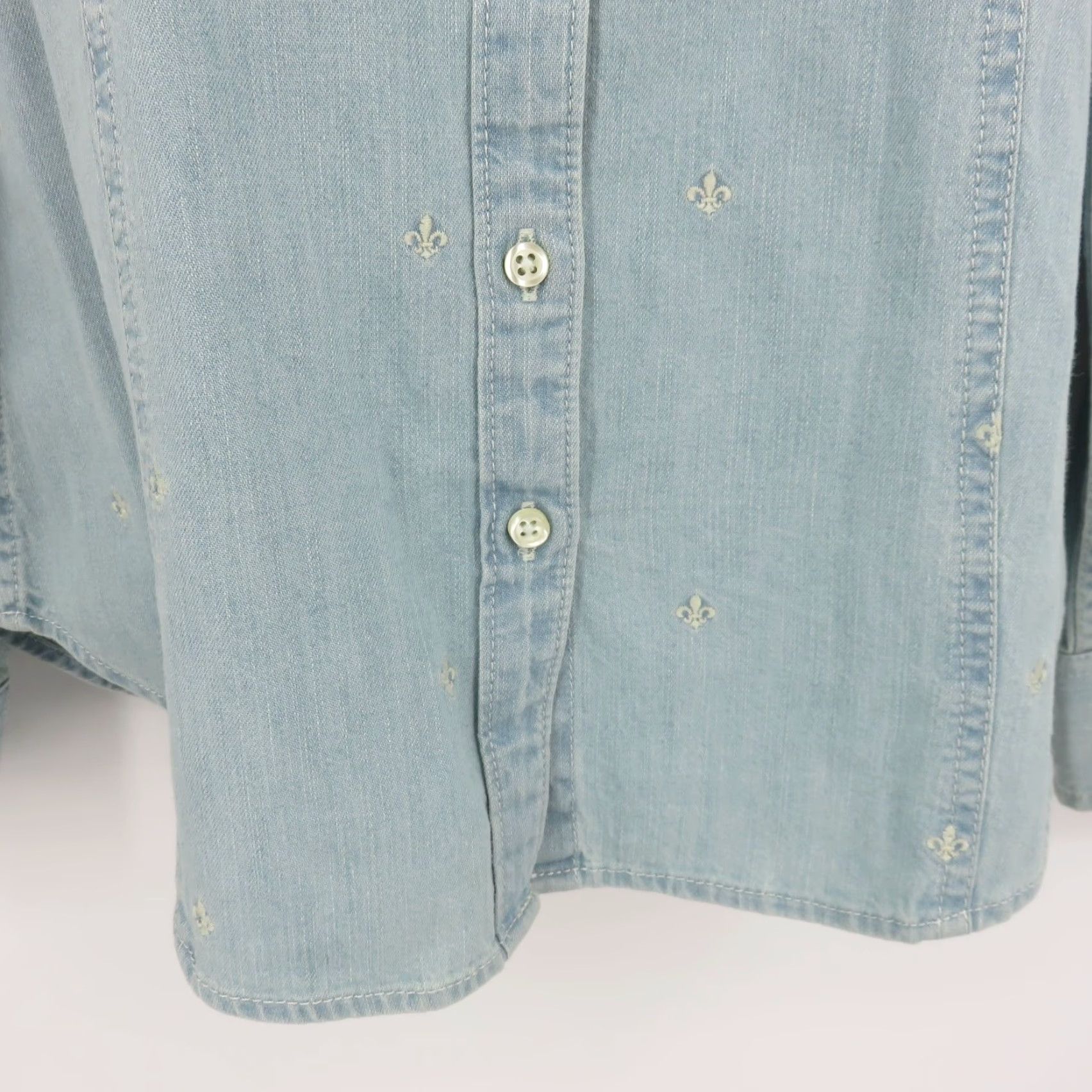 Talbots Talbots Women 6 Chambray Denim Button Shirt Embroidered Fleur De Lis Collar Top Size M / US 6-8 / IT 42-44 - 4 Thumbnail