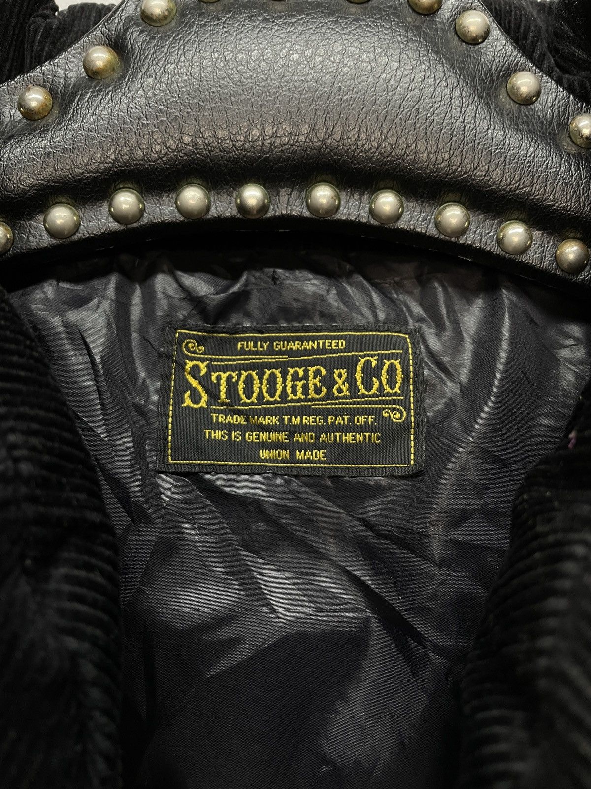 Vintage Vintage Stooge&Co 'Born To Raise Hell' Corduroy Puffer Vest Size US M / EU 48-50 / 2 - 6 Thumbnail