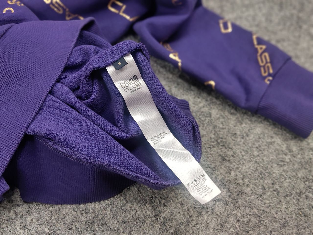 Roberto Cavalli Roberto Cavalli class Design Purple Monogram Logo Sweatshirt Size US S / EU 44-46 / 1 - 13 Thumbnail