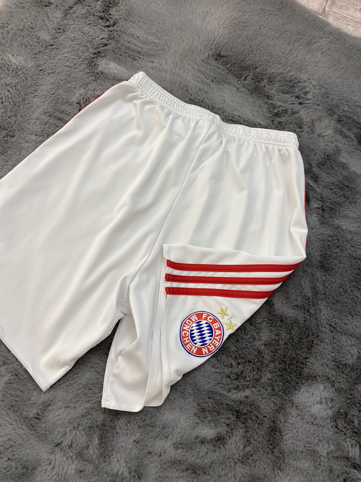 Adidas × Vintage BAYERN MUNICH 2015 2016 HOME SOCCER SHORTS ADIDAS Size US 31 - 10 Thumbnail