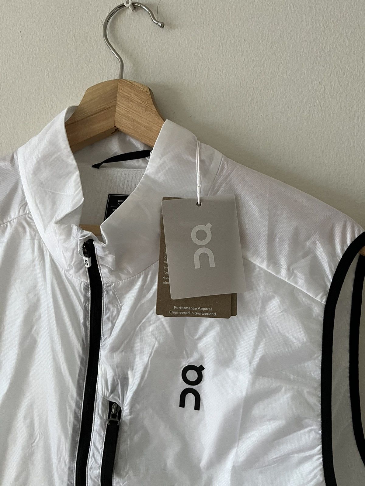 On On Cloud On Weather Vest White and black jacket Size US XL / EU 56 / 4 - 4 Thumbnail