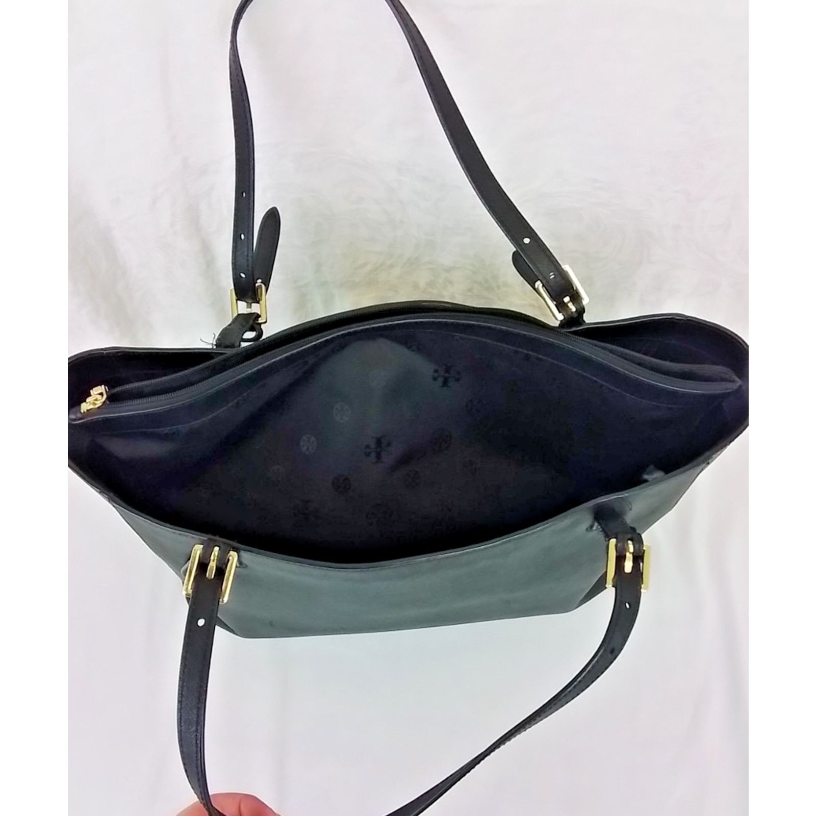 Tory Burch Tory Burch Black Leather Shoulder Bag Gold Hardware Size ONE SIZE - 9 Thumbnail