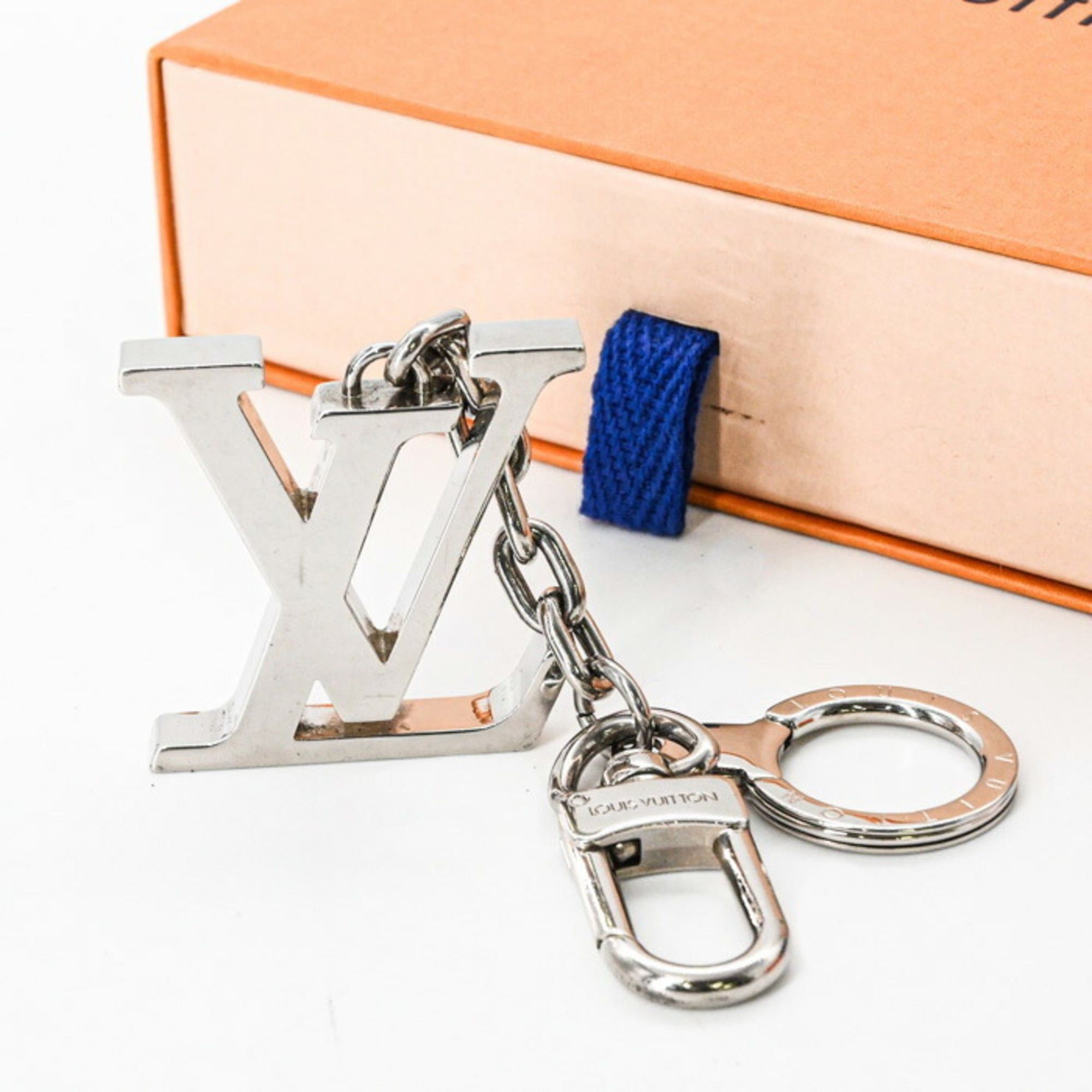 Louis Vuitton Louis Vuitton Porte-Clés Initial LV Keychain Key Ring Monogram Silver M65071 Size ONE SIZE - 1 Thumbnail
