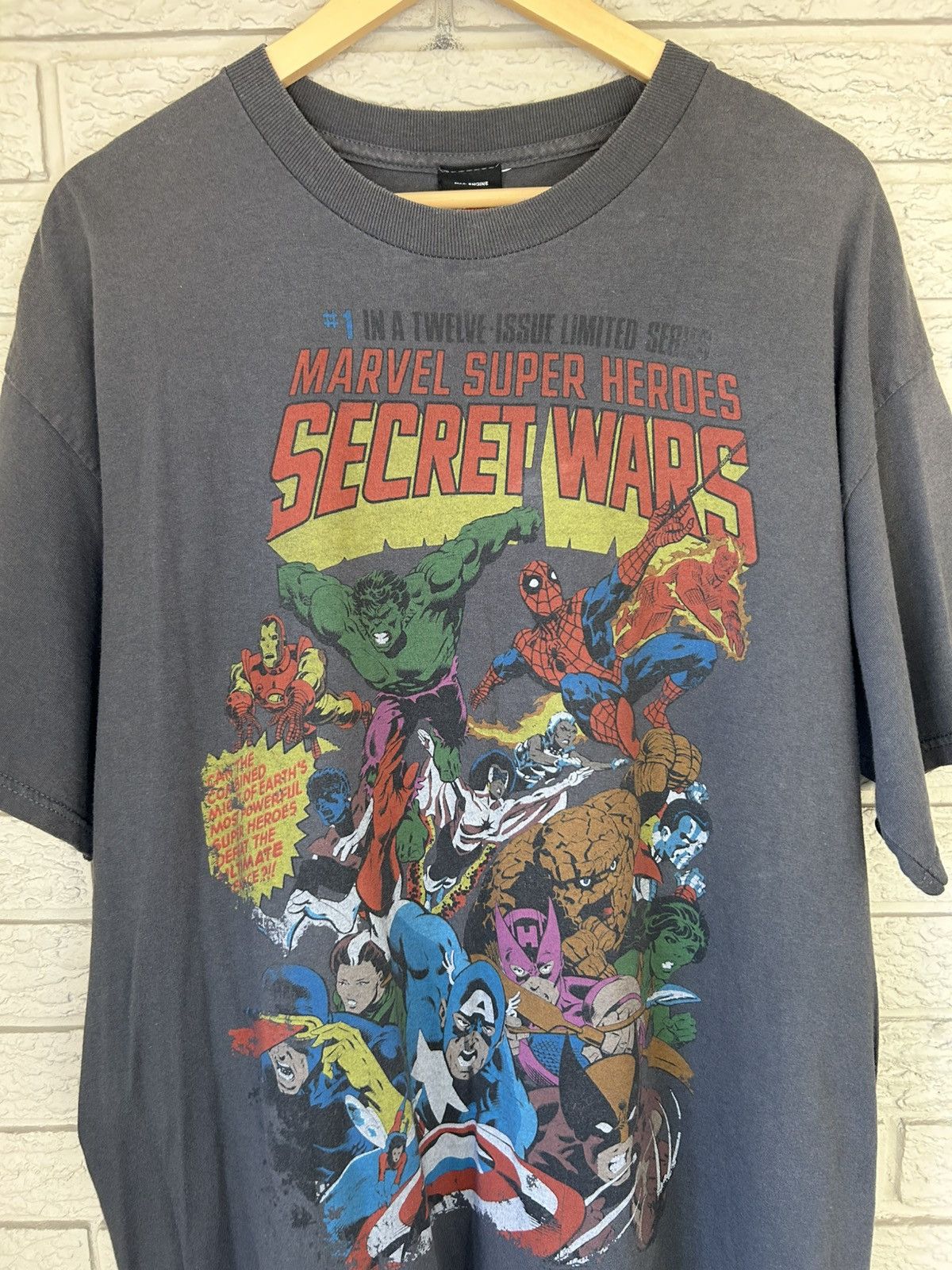 Mad Engine Vintage Marvel Secret Wars Graphic T Shirt Size US XL / EU 56 / 4 - 2 Thumbnail