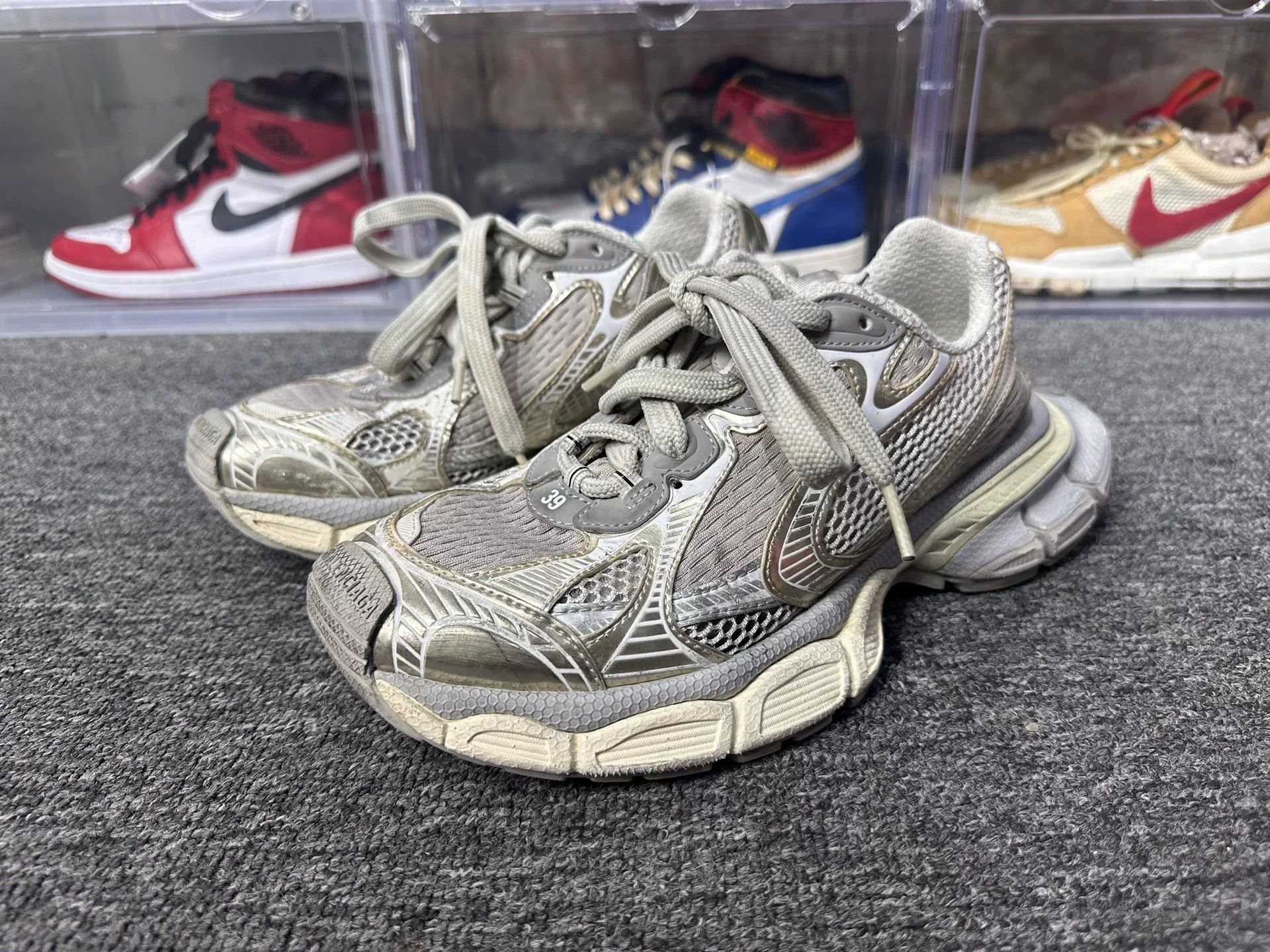 Balenciaga Balenciaga Beige Lowtop Sneakers us_9 Women Size US 9 / IT 39 - 1 Thumbnail