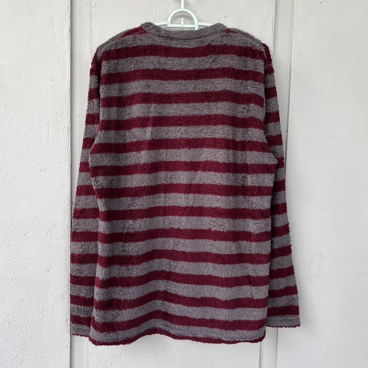 Disney × Mickey Mouse × Uniqlo Mickey mouse Disney Uniqlo Fluffy Stripes Sweetshirt Size US L / EU 52-54 / 3 - 6 Thumbnail