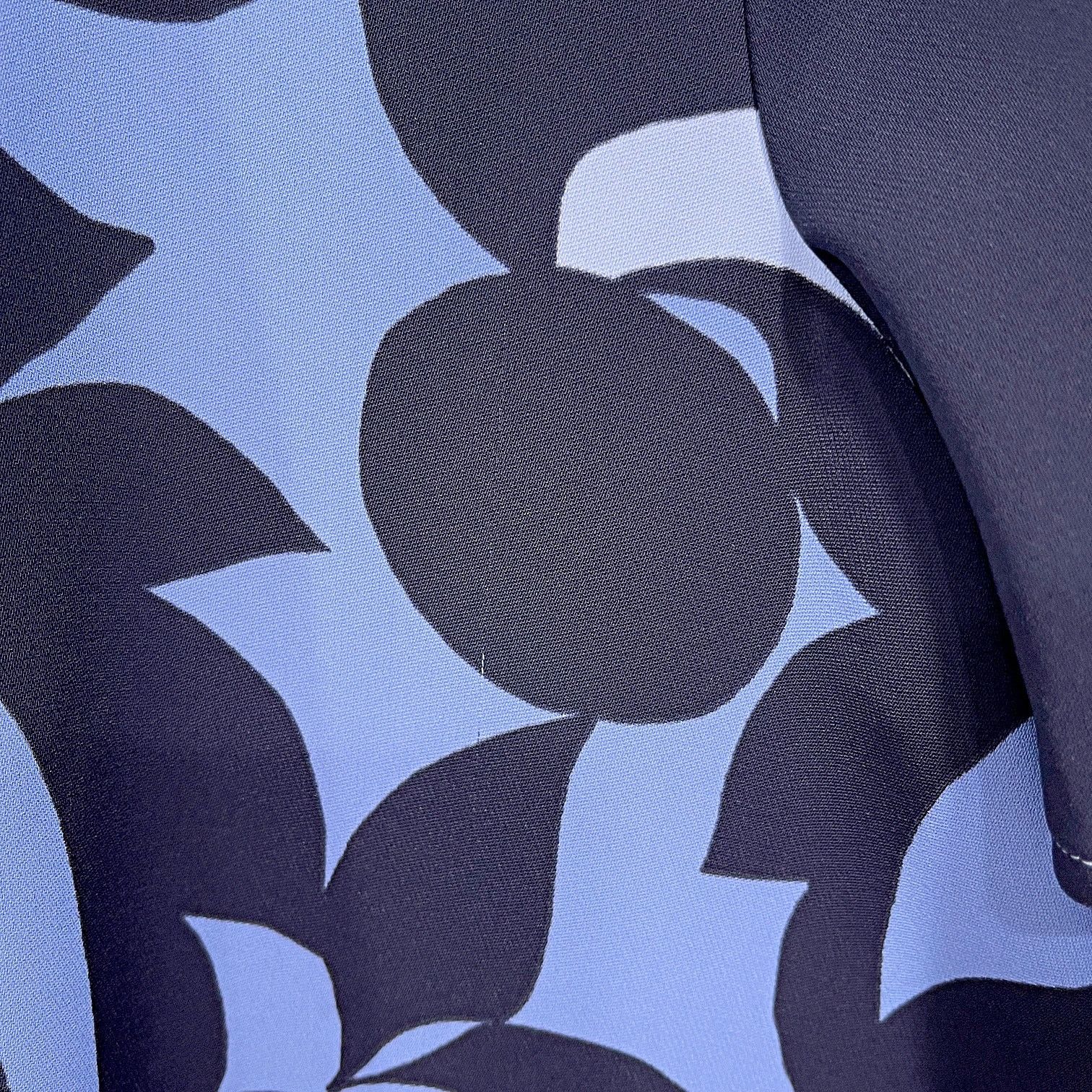 Ann Taylor ANN TAYLOR Bold Floral Print Blouse Blue Black Womens Small Size S / US 4 / IT 40 - 4 Thumbnail