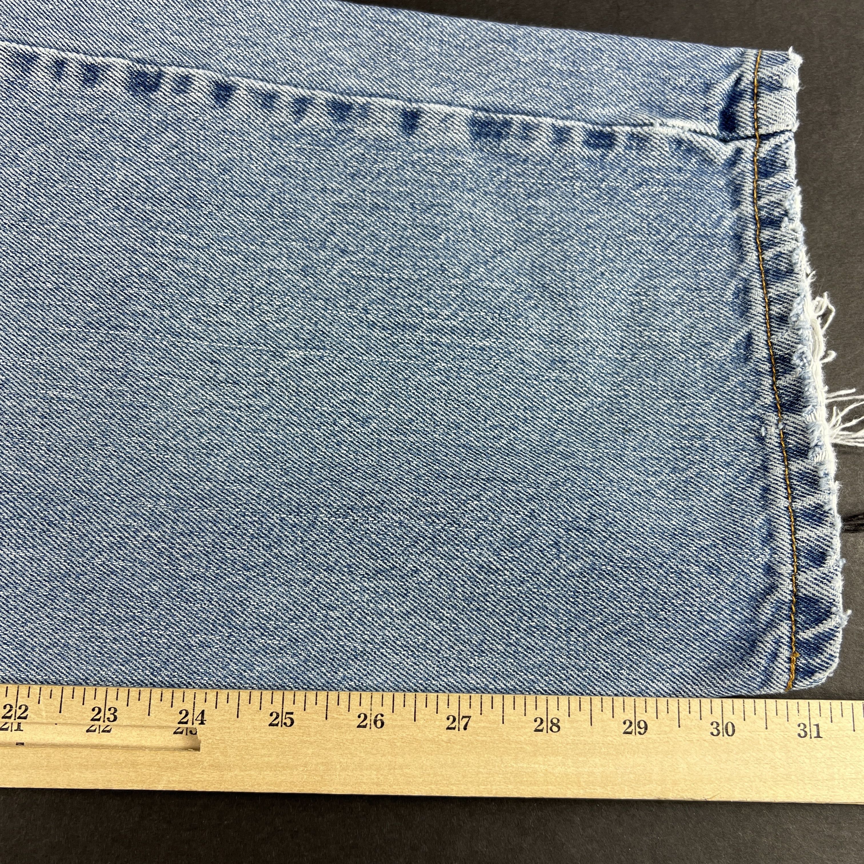 Y2K Levi's Jeans 550 Relaxed Blue Faded Thrashed Denim