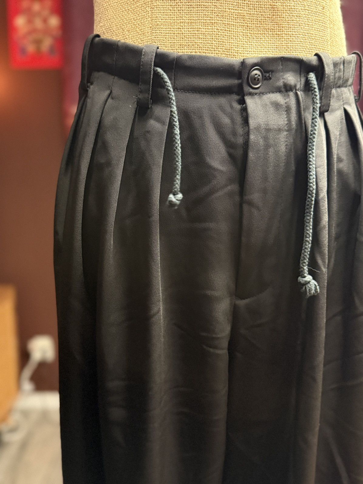 Other Black Pleated Drawstring Cuff Pants – Modern, Minimal Size US 29 - 5 Thumbnail