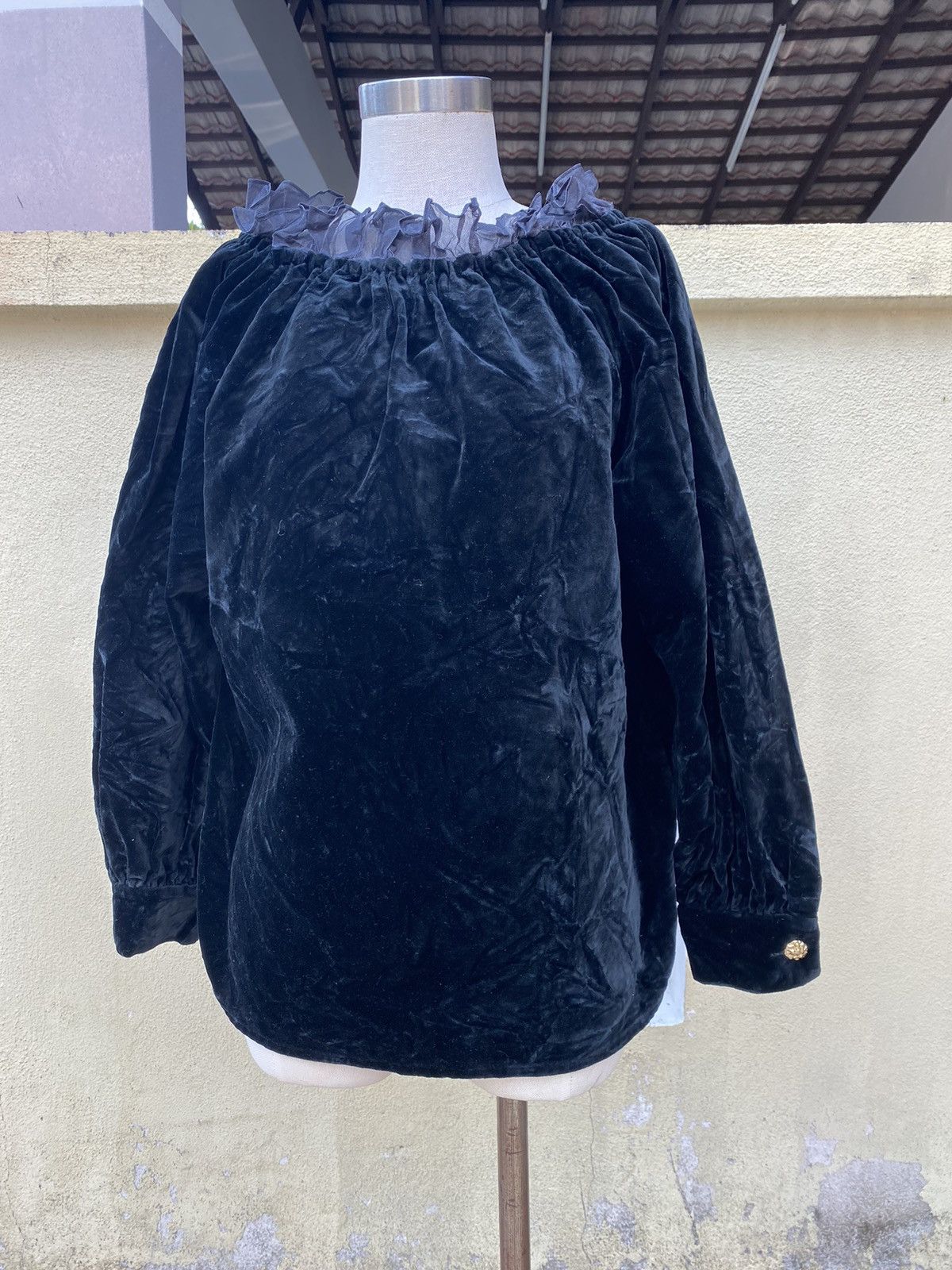 Vintage vintage 90s black velvet pull over Size M / US 6-8 / IT 42-44 - 1 Thumbnail