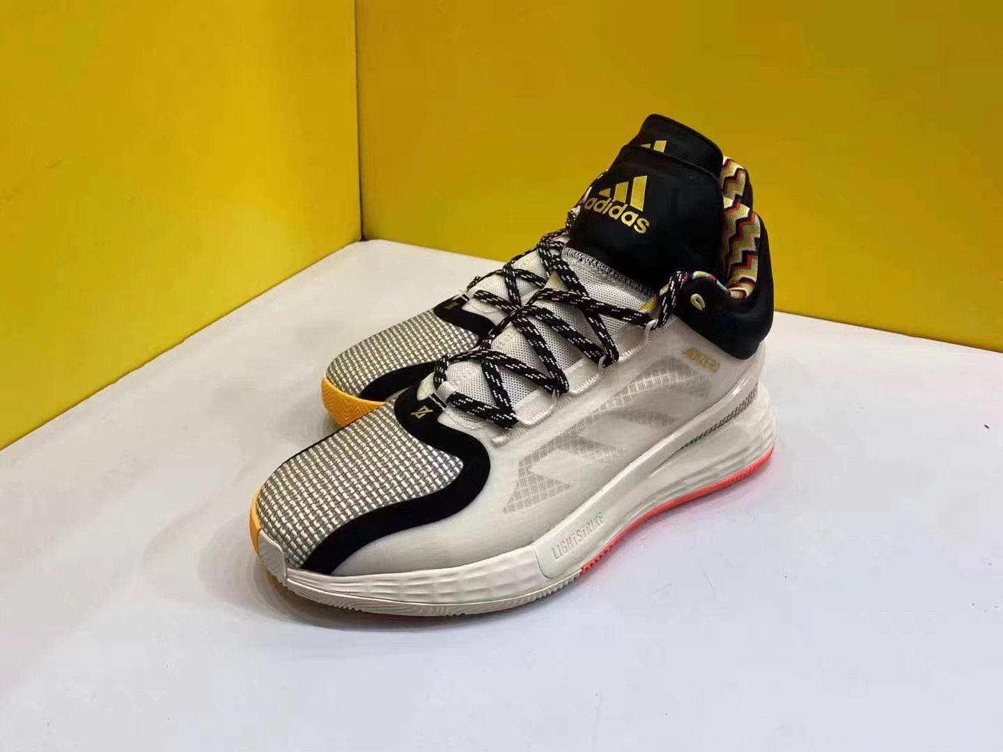 Adidas adidas D Rose 11 Pink White K15 Size US 9.5 / EU 42-43 - 1 Thumbnail