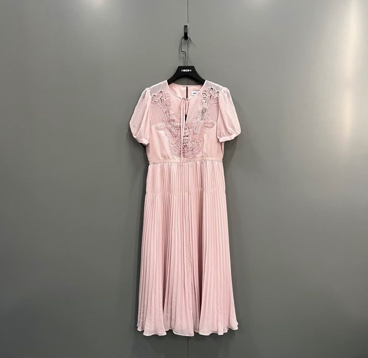 Self-Portrait Self-Portrait Pink Ruffled Hem Short-Sleeve Dress J41 Size M / US 6-8 / IT 42-44 - 1 Thumbnail