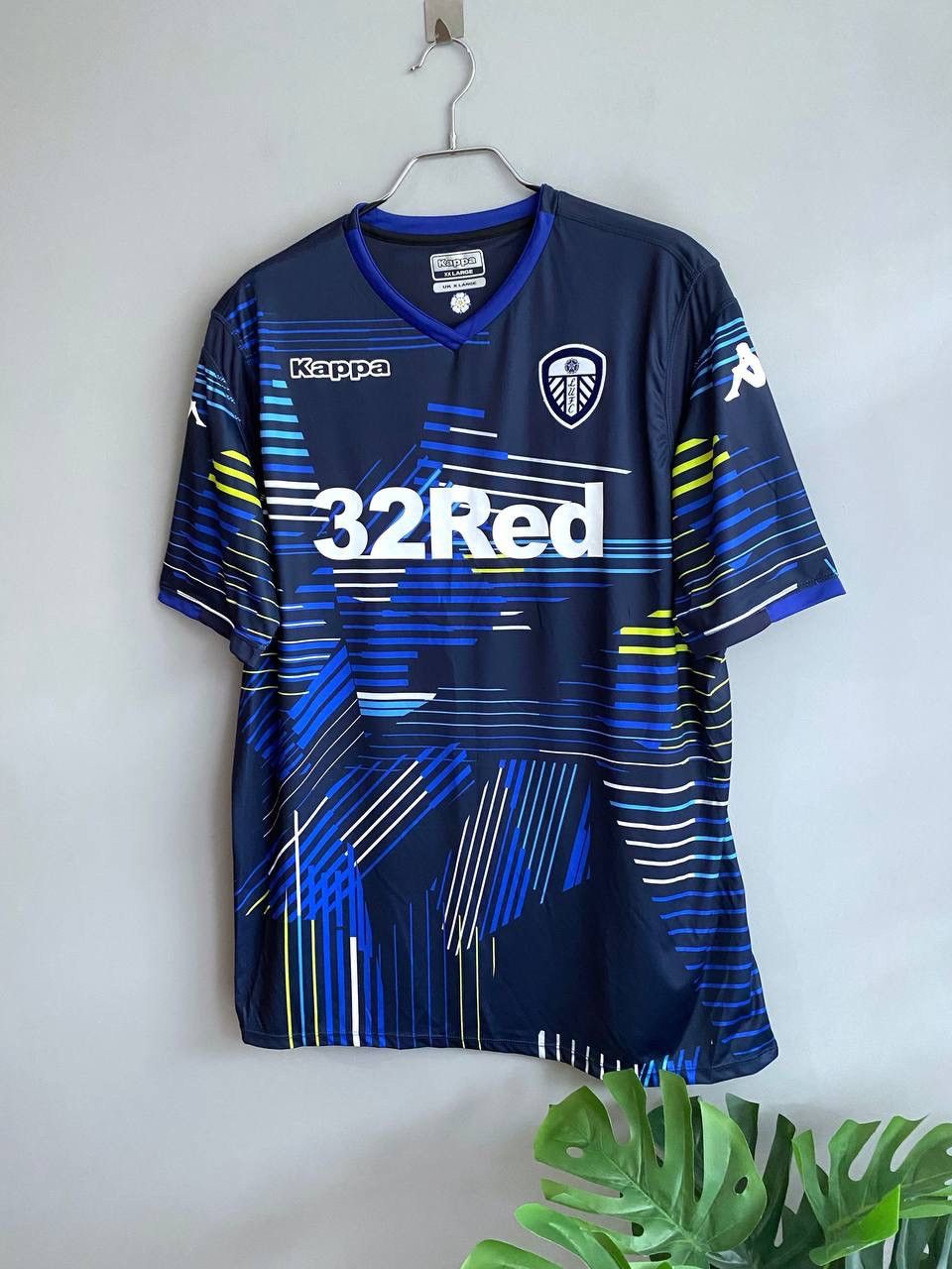 Kappa Leeds United 2018/19 Away Football Soccer Jersey, Size XL Size US XL / EU 56 / 4 - 2 Thumbnail