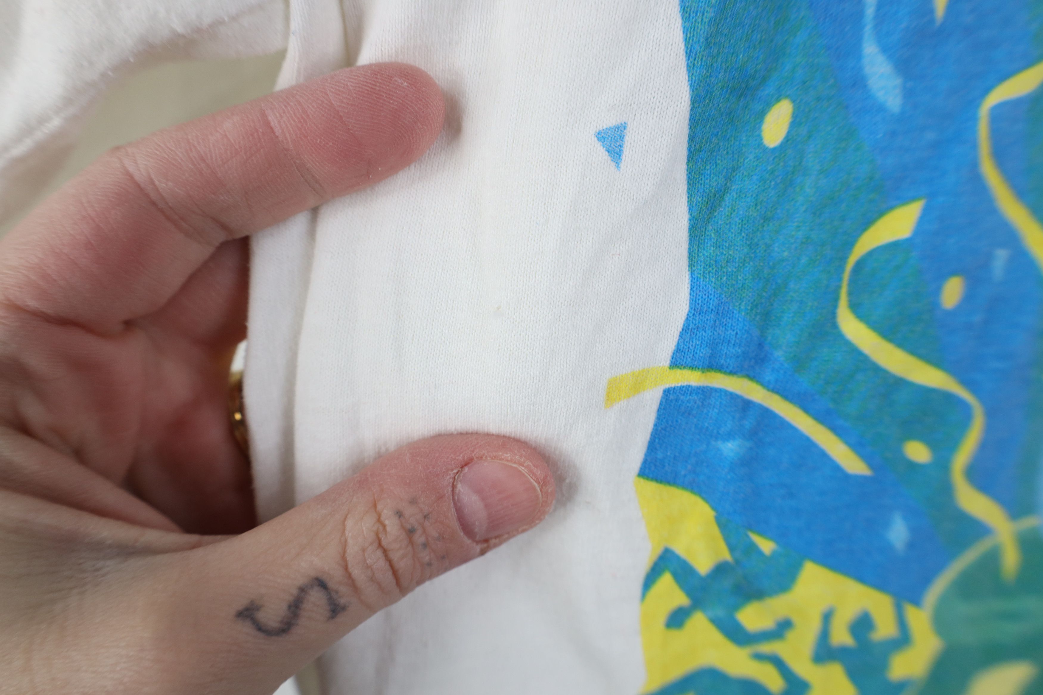 Vintage Vintage 90s Salem Cigarettes Wrap Short Sleeve T-Shirt USA Size US XL / EU 56 / 4 - 9 Thumbnail