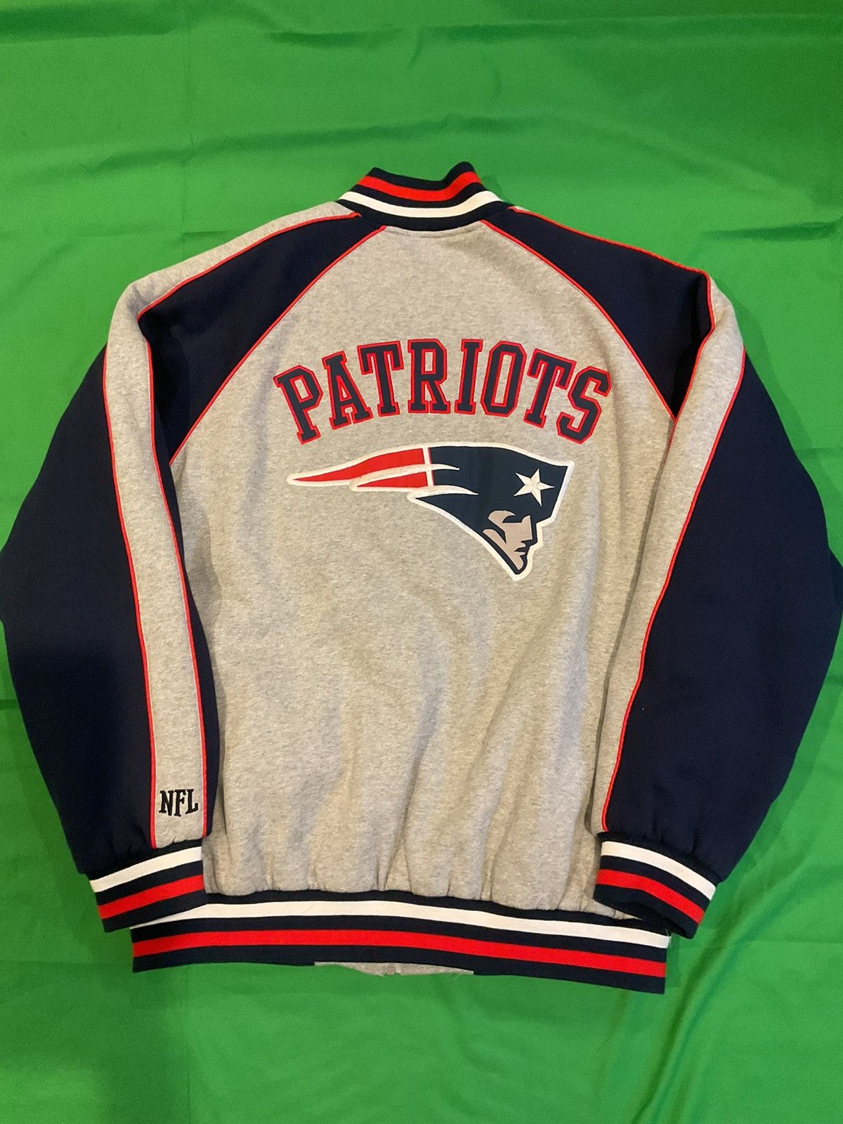 NFL × Vintage Vintage Grey and red New England Patriots bomber jacket Size US XL / EU 56 / 4 - 2 Thumbnail