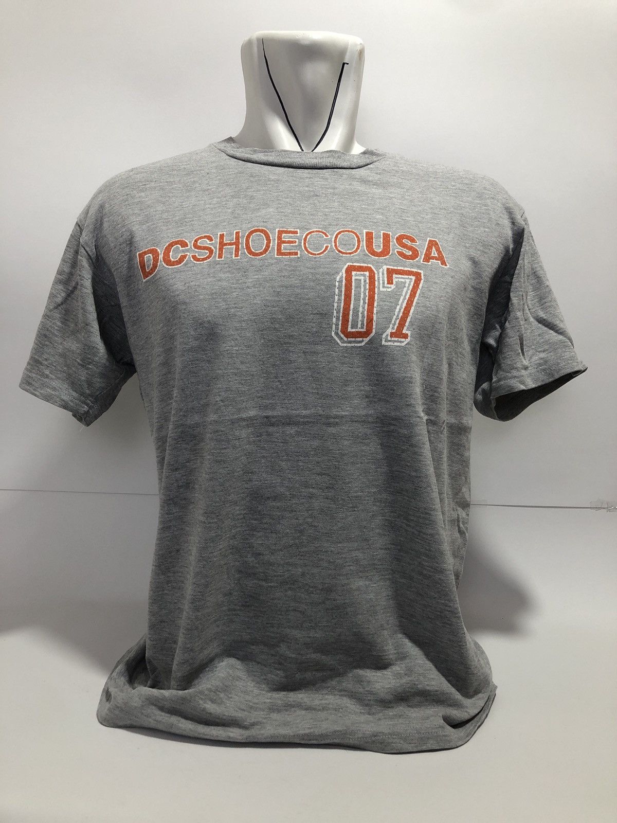 Vintage Vintage DC Shoe Co USA T-Shirt Size US M / EU 48-50 / 2 - 1 Thumbnail
