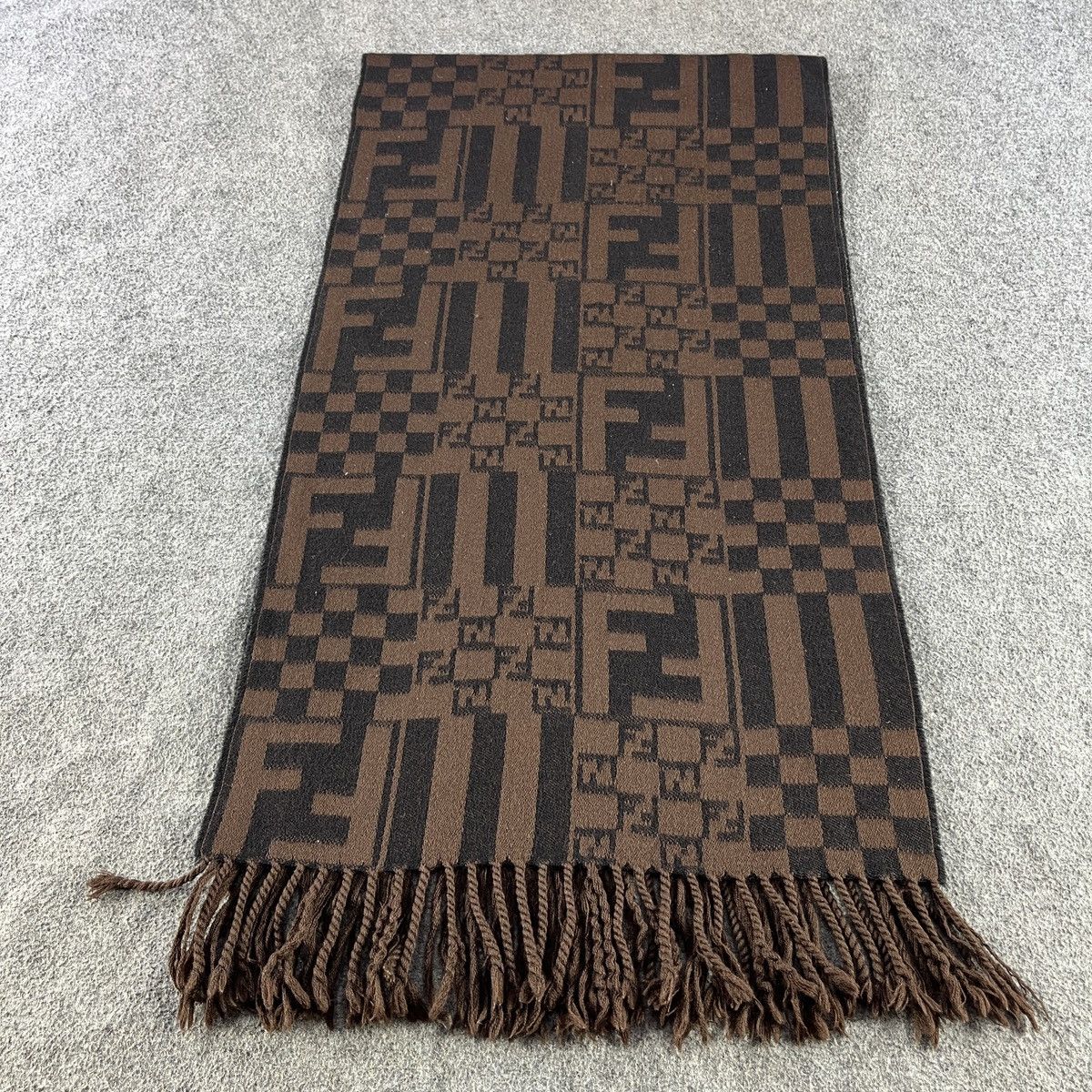Fendi Scarf / Muffler / Neckwear T1396