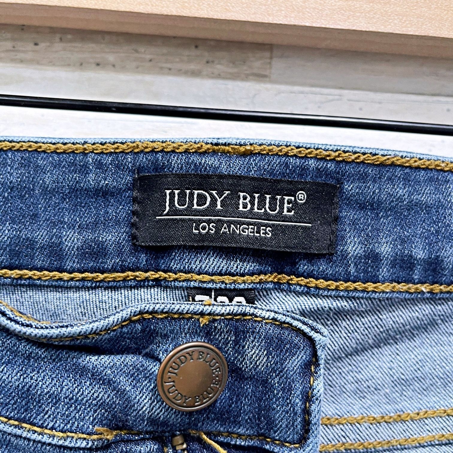 Other Judy Blue Mid Rise Distressed Crop Skinny Jeans Dark 28 Size 28" / US 6 / IT 42 - 7 Thumbnail