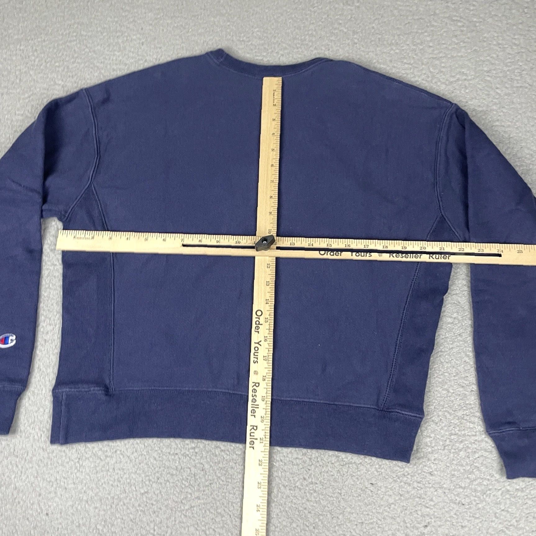 Champion VINTAGE Champion Sweatshirt Womens Large Reverse Weave Embroidered Logo Cropped Pullover Size L / US 10 / IT 46 - 7 Thumbnail
