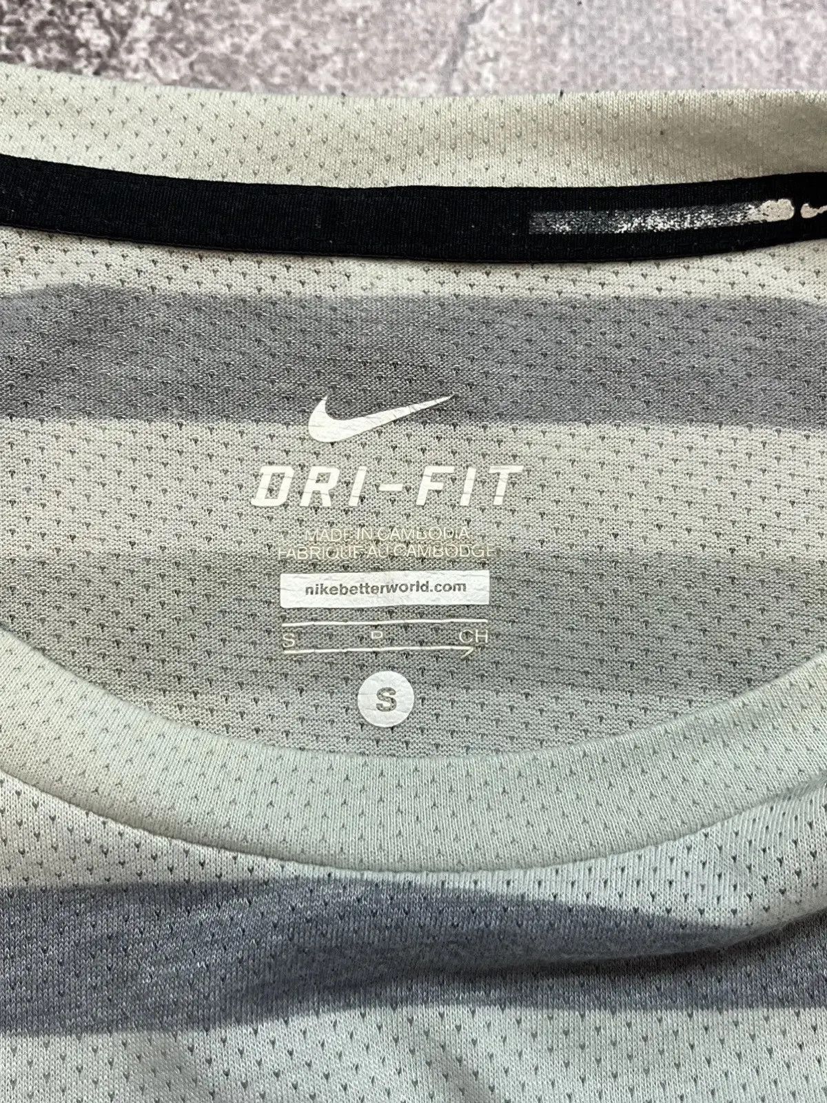 Nike Nike Dri-FIT Striped Performance T-Shirt Size S Size US S / EU 44-46 / 1 - 4 Thumbnail