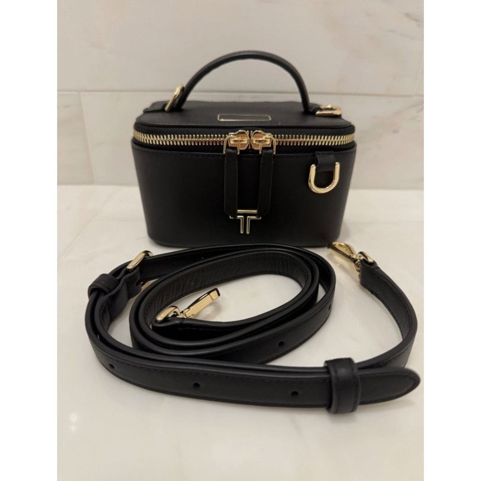 Tumi NWT Tumi Voyageur LEX Leather Train Case Crossbody Bag Size ONE SIZE - 1 Thumbnail