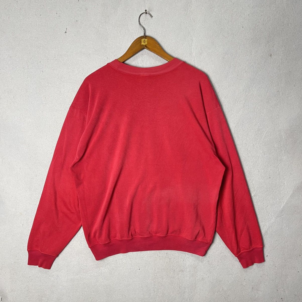 Nike Vintage Nike Script Swoosh Crewneck Sweatshirt Red Size US XL / EU 56 / 4 - 7 Thumbnail