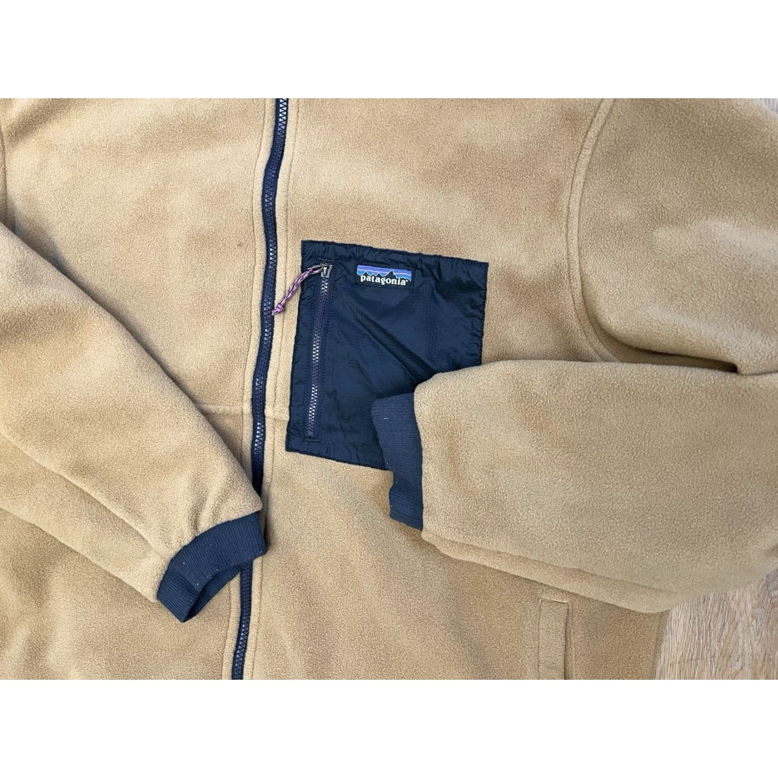 Patagonia Patagonia Reversible Jacket Men Navy Tan XXL Nylon Fleece Zip Zipper Logo Stand Collar Outdoor Casual Long Sleeve Mid-Length 2XL Blue Size US XXL / EU 58 / 5 - 6 Thumbnail